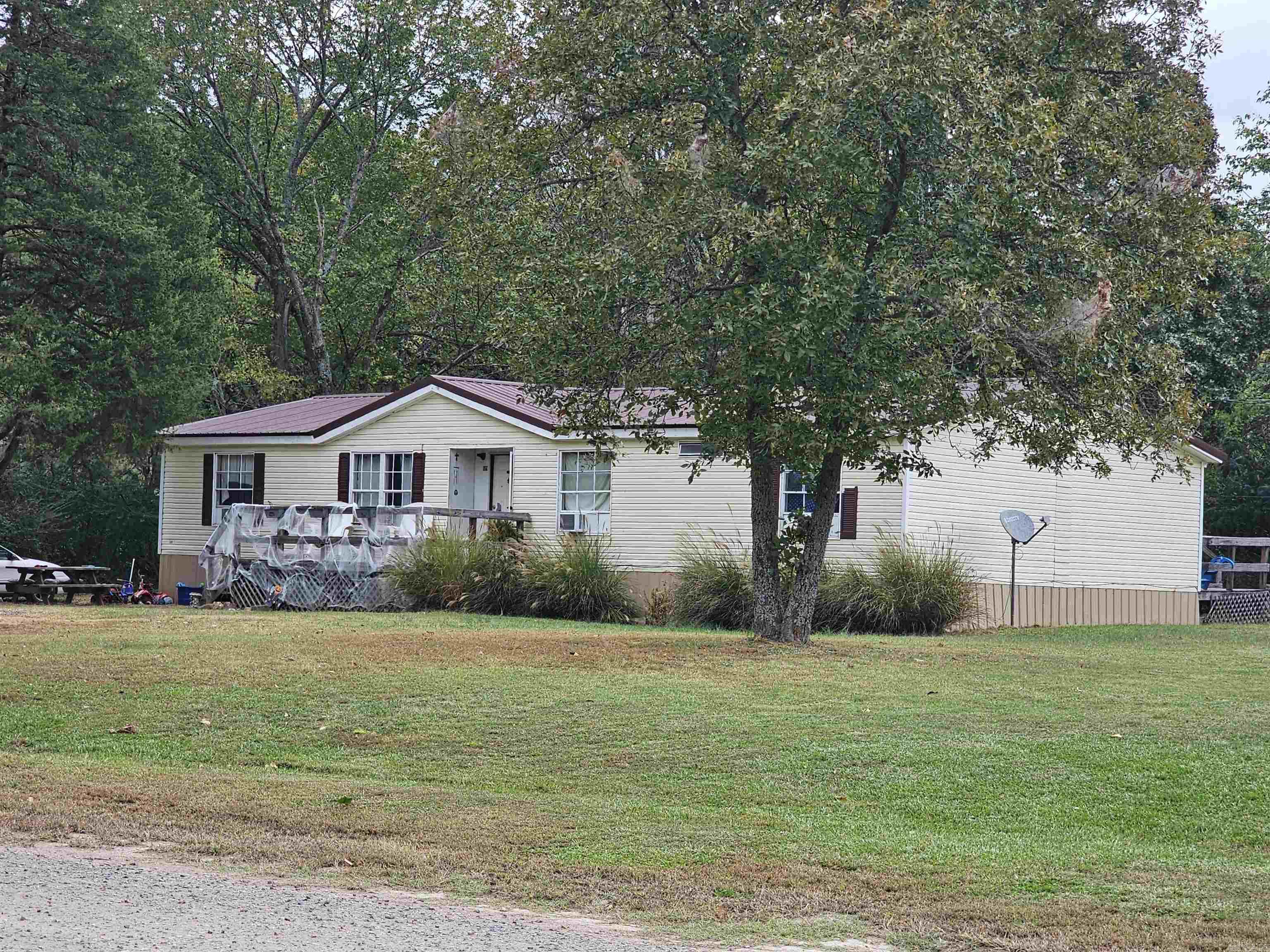 3613 Hwy 8  Mena, AR