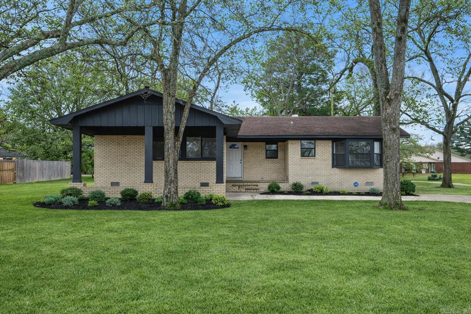 1306 N Lemon/Dewitt Henry  Beebe, AR