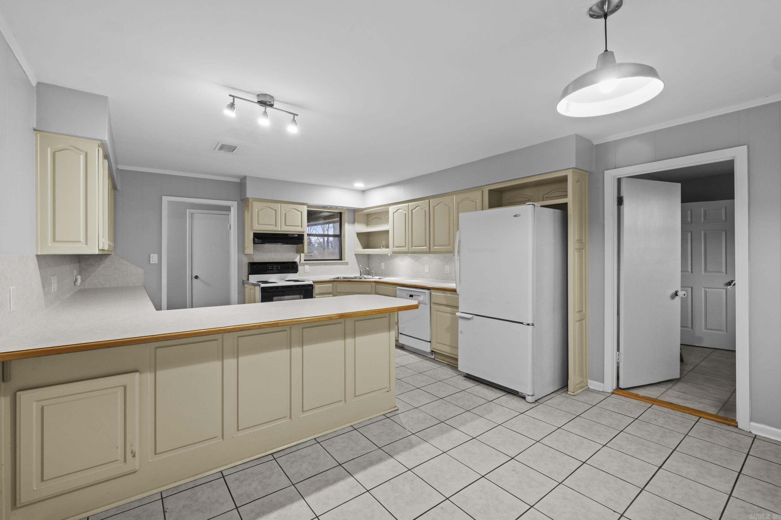 1306 N Lemon/Dewitt Henry  Beebe, AR