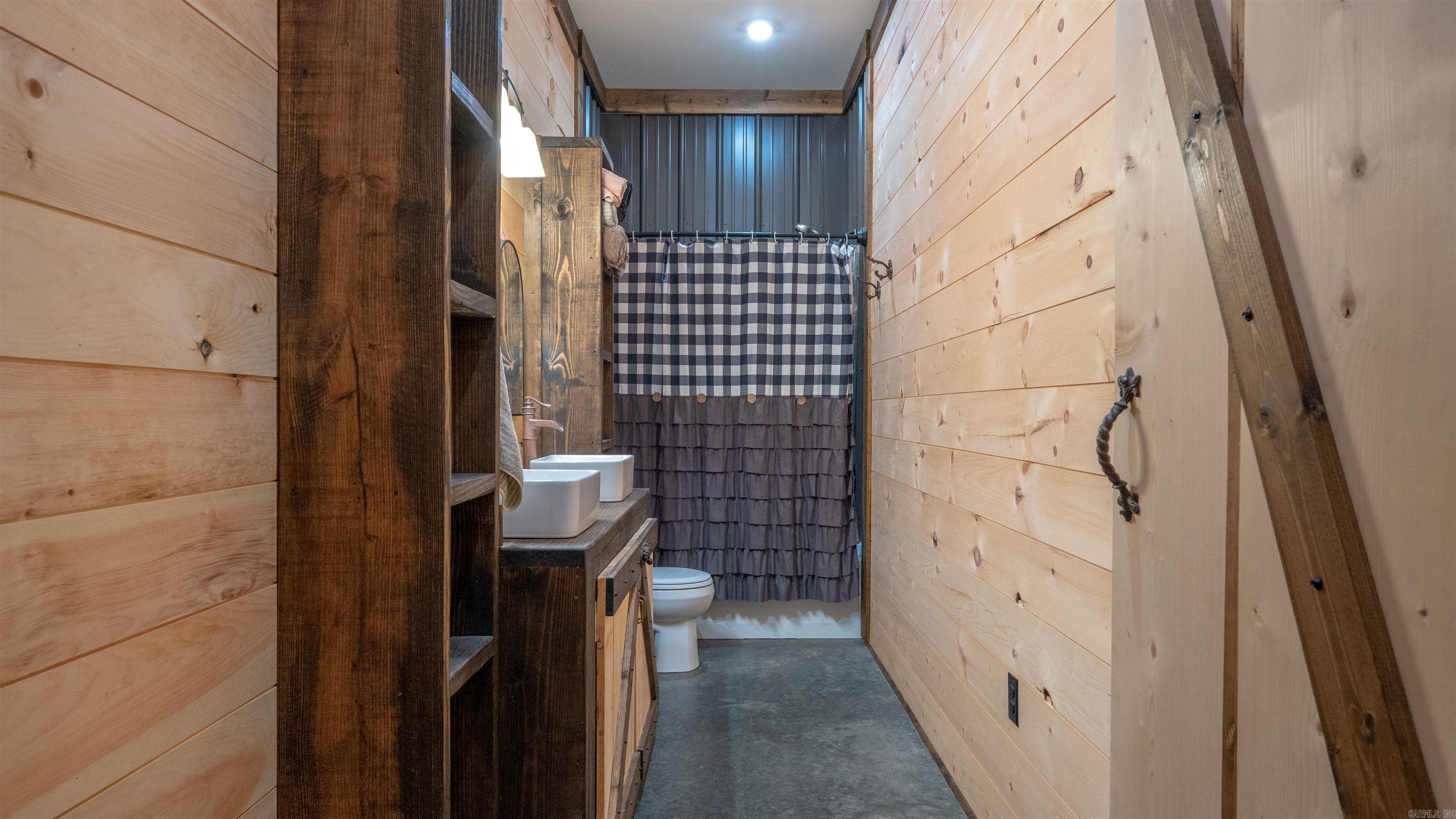 495 Shiloh  Greers Ferry, AR