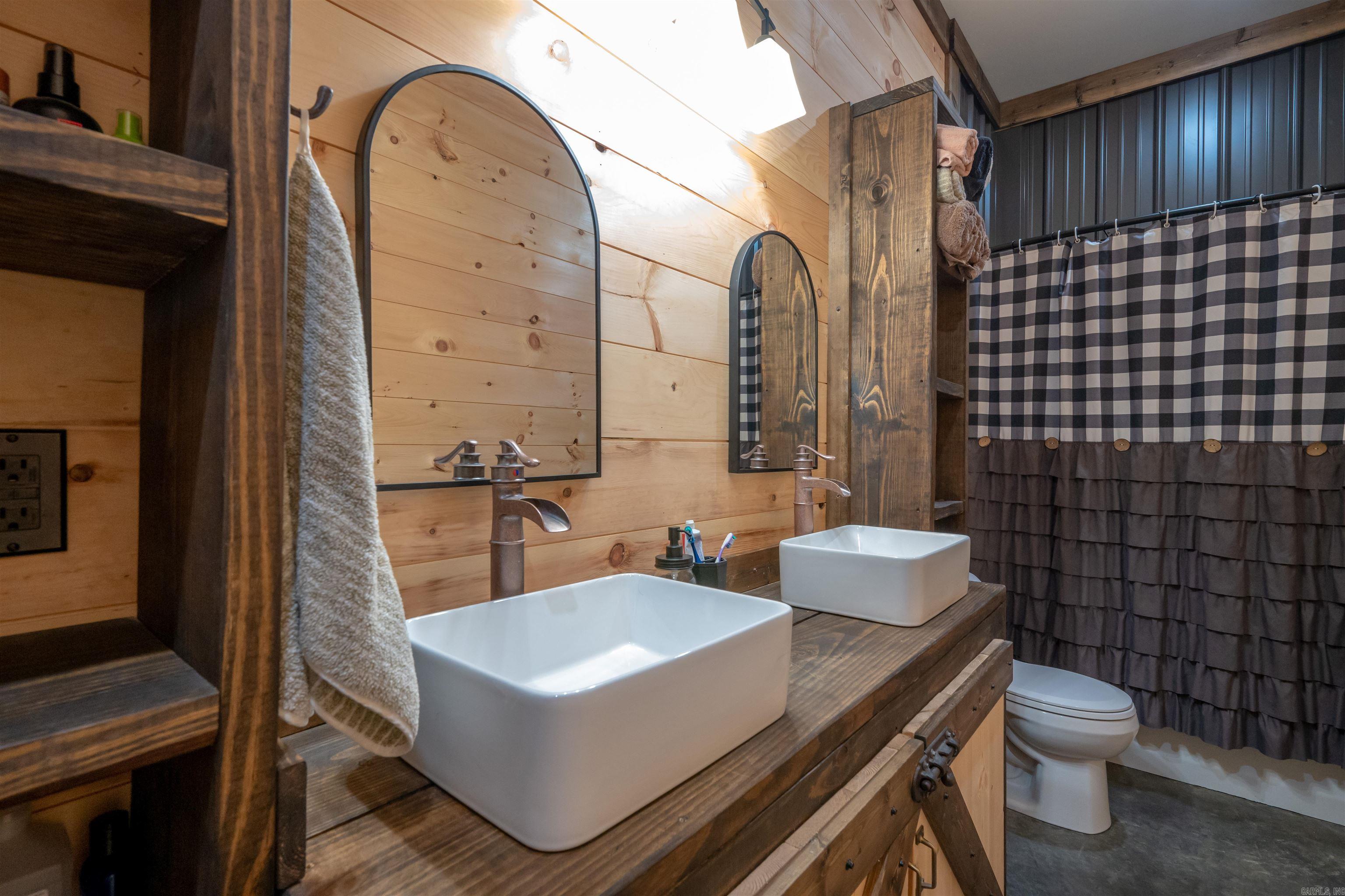 495 Shiloh  Greers Ferry, AR