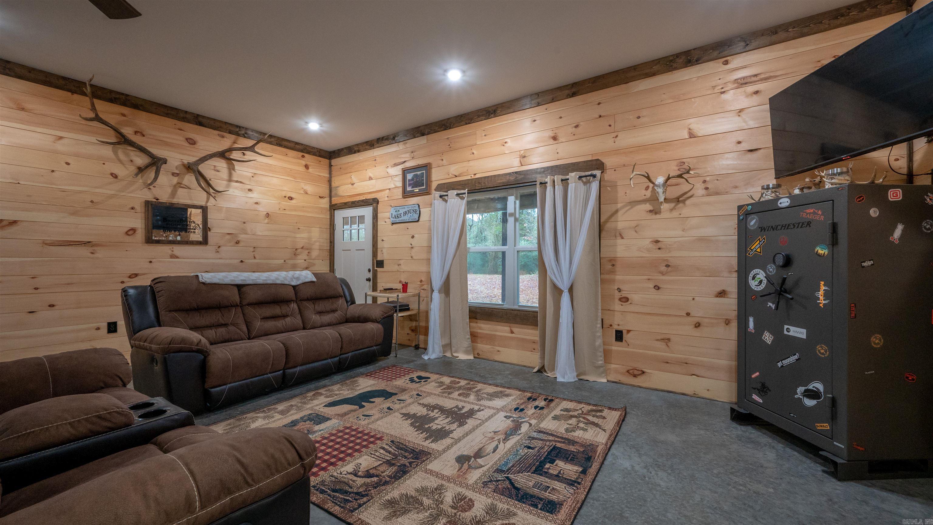 495 Shiloh  Greers Ferry, AR