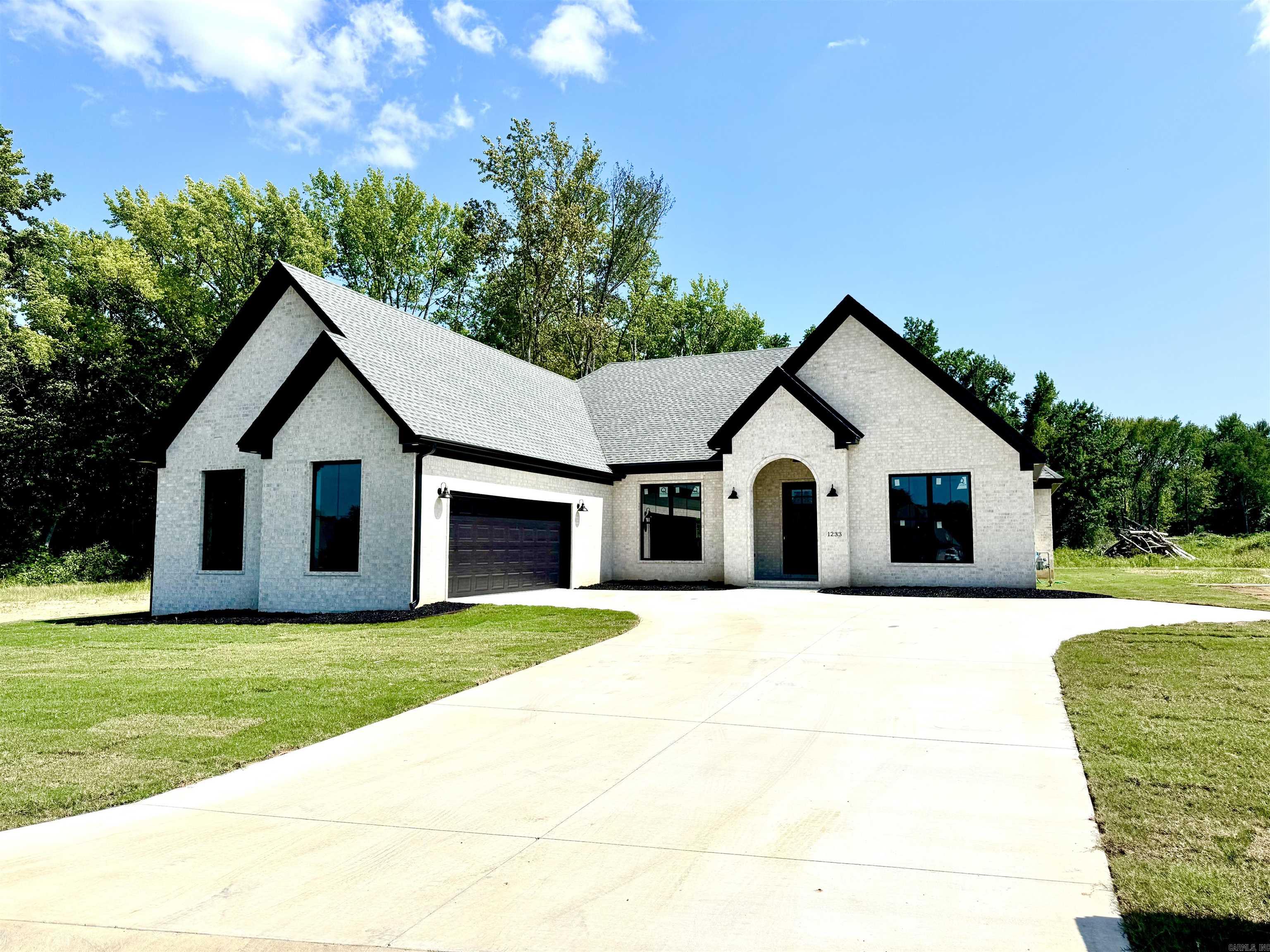 1233 Fern  Searcy, AR