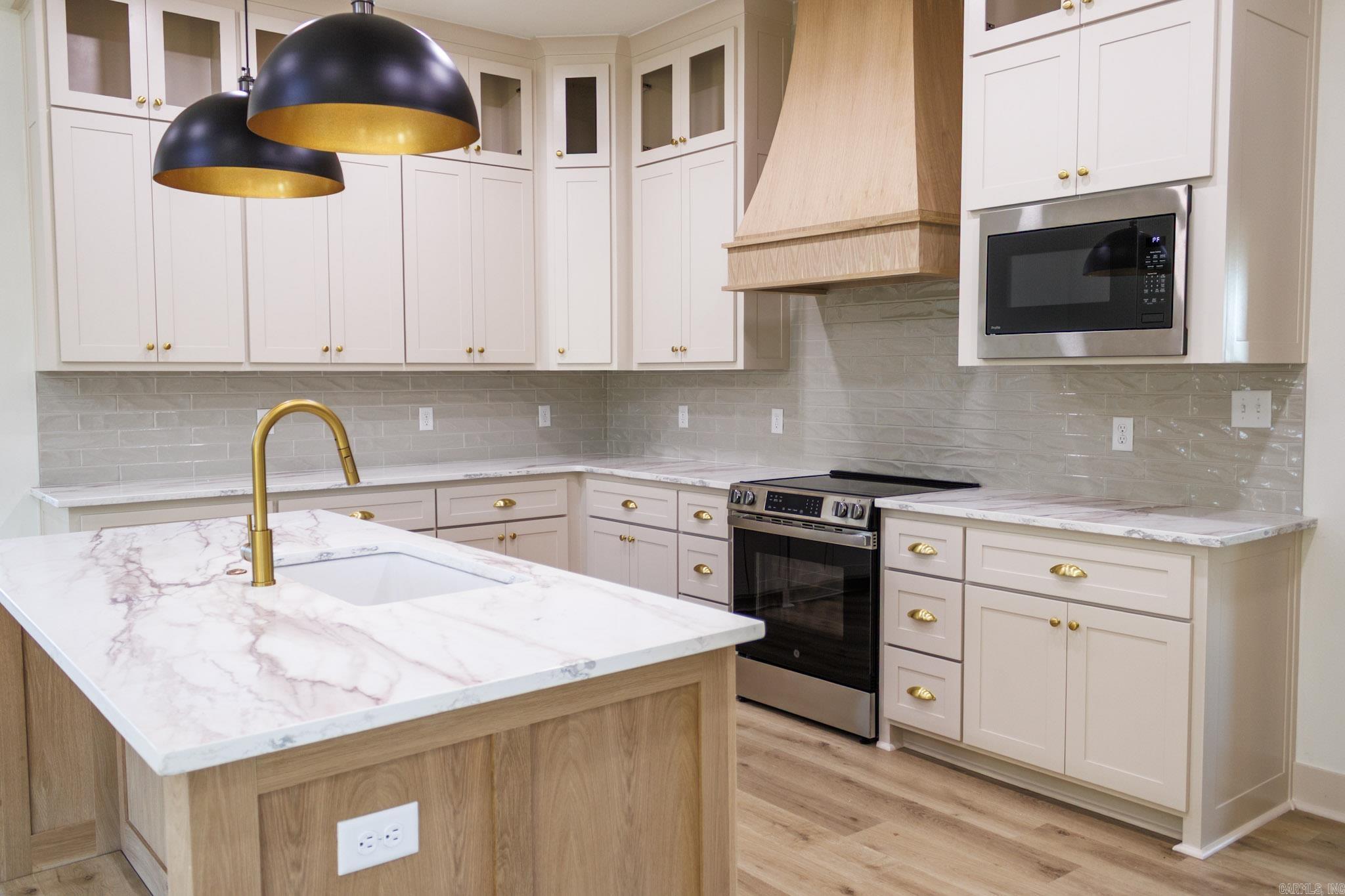 295 Castleberry Rd.  Greenbrier, AR