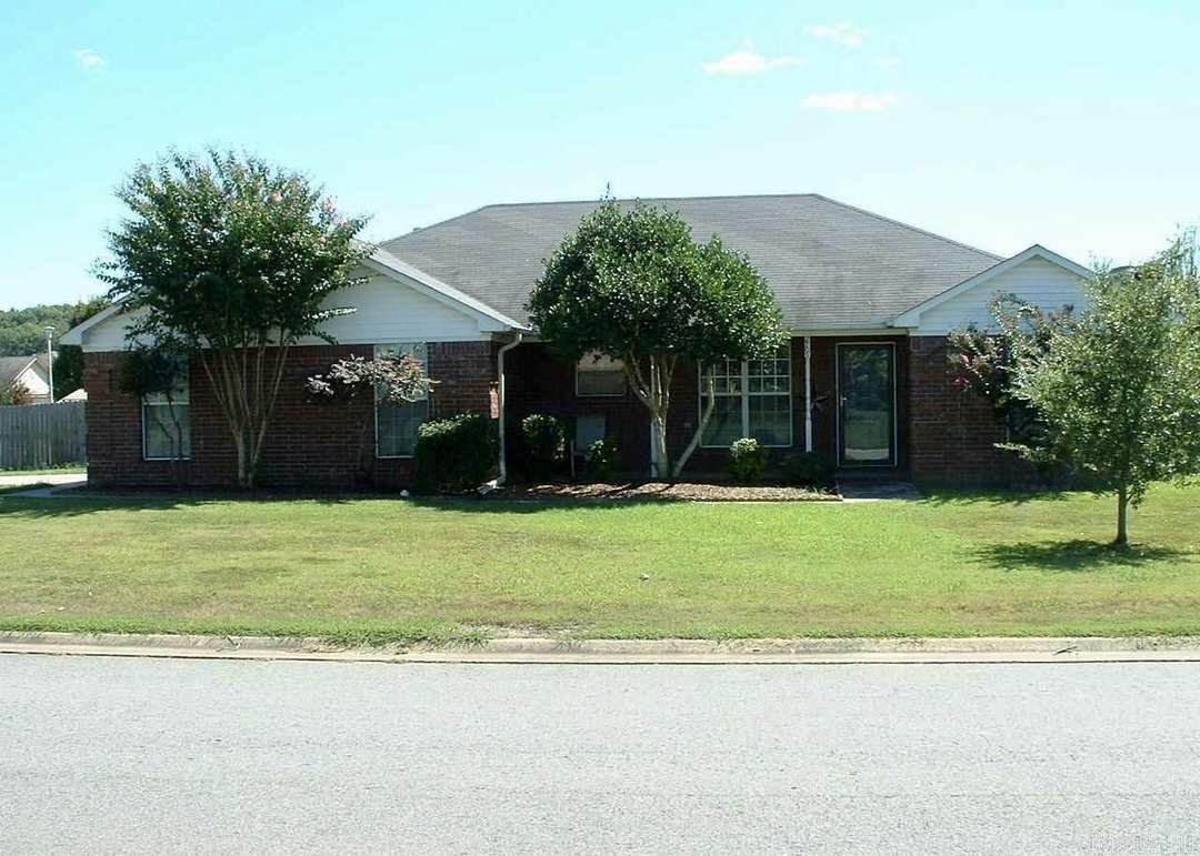 2705 mackenzie  Conway, AR