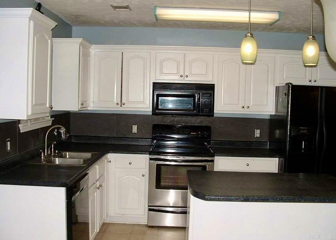 2705 mackenzie  Conway, AR