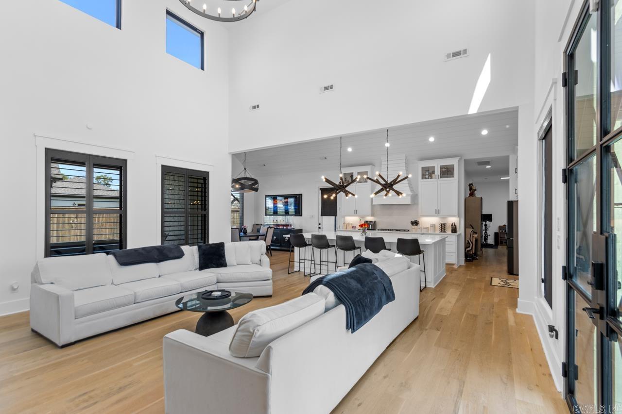 7509 S Shoreline  Benton, AR