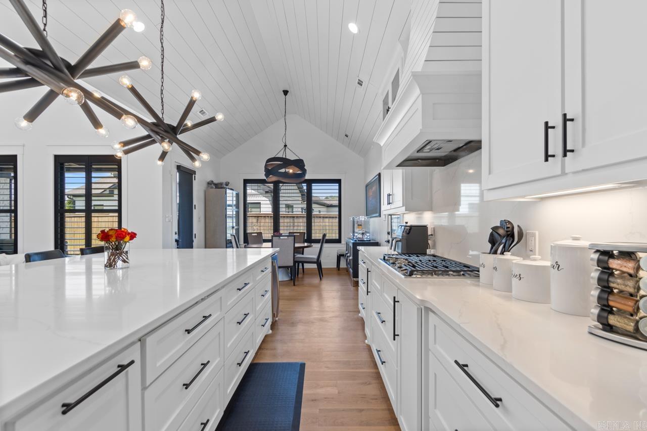 7509 S Shoreline  Benton, AR