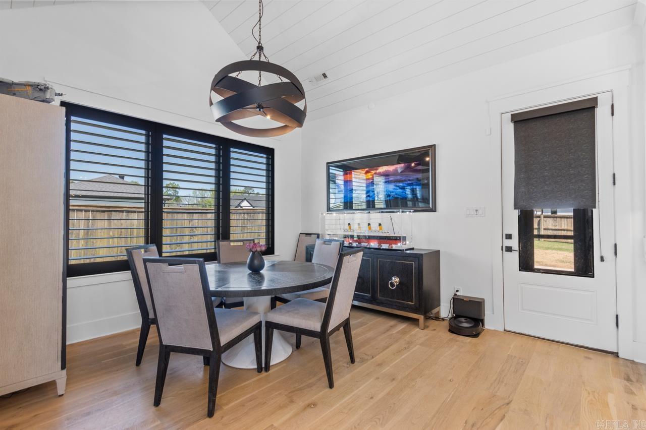 7509 S Shoreline  Benton, AR