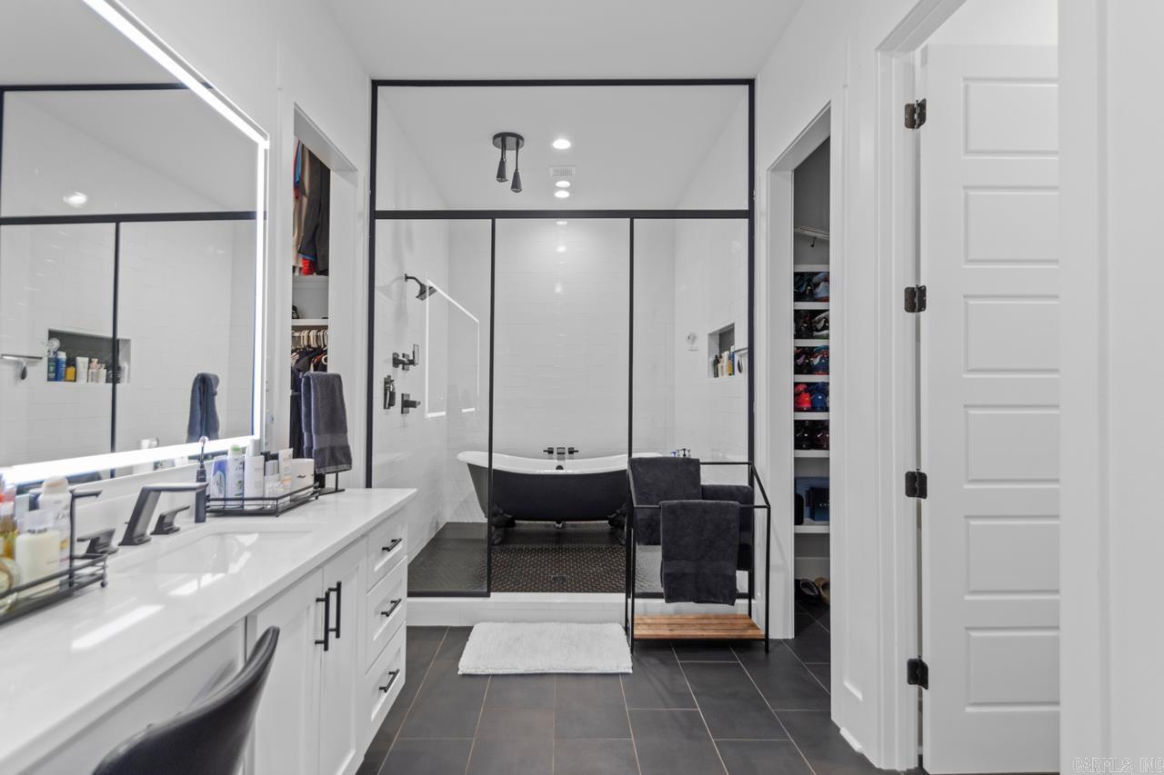 7509 S Shoreline  Benton, AR