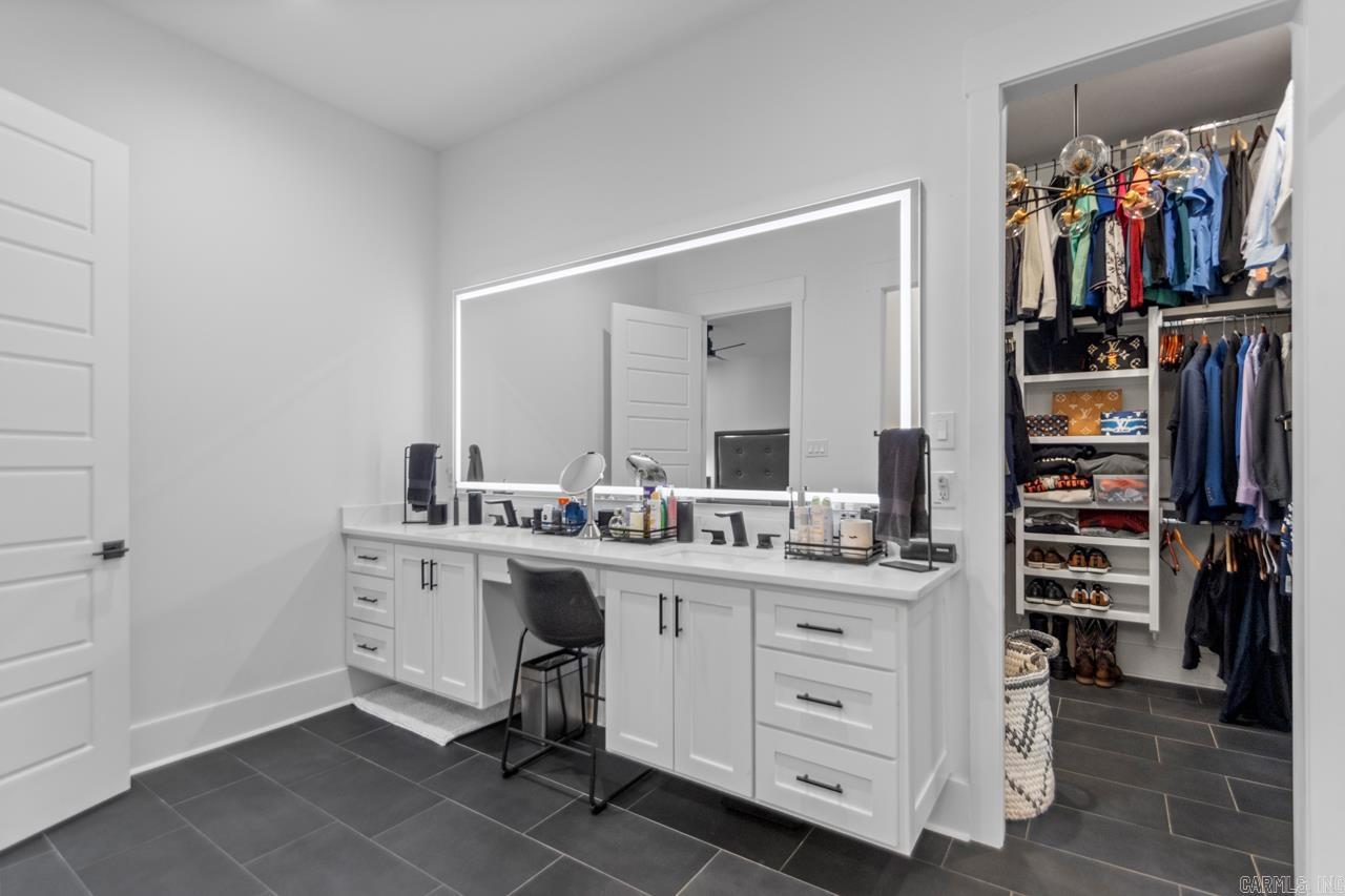 7509 S Shoreline  Benton, AR