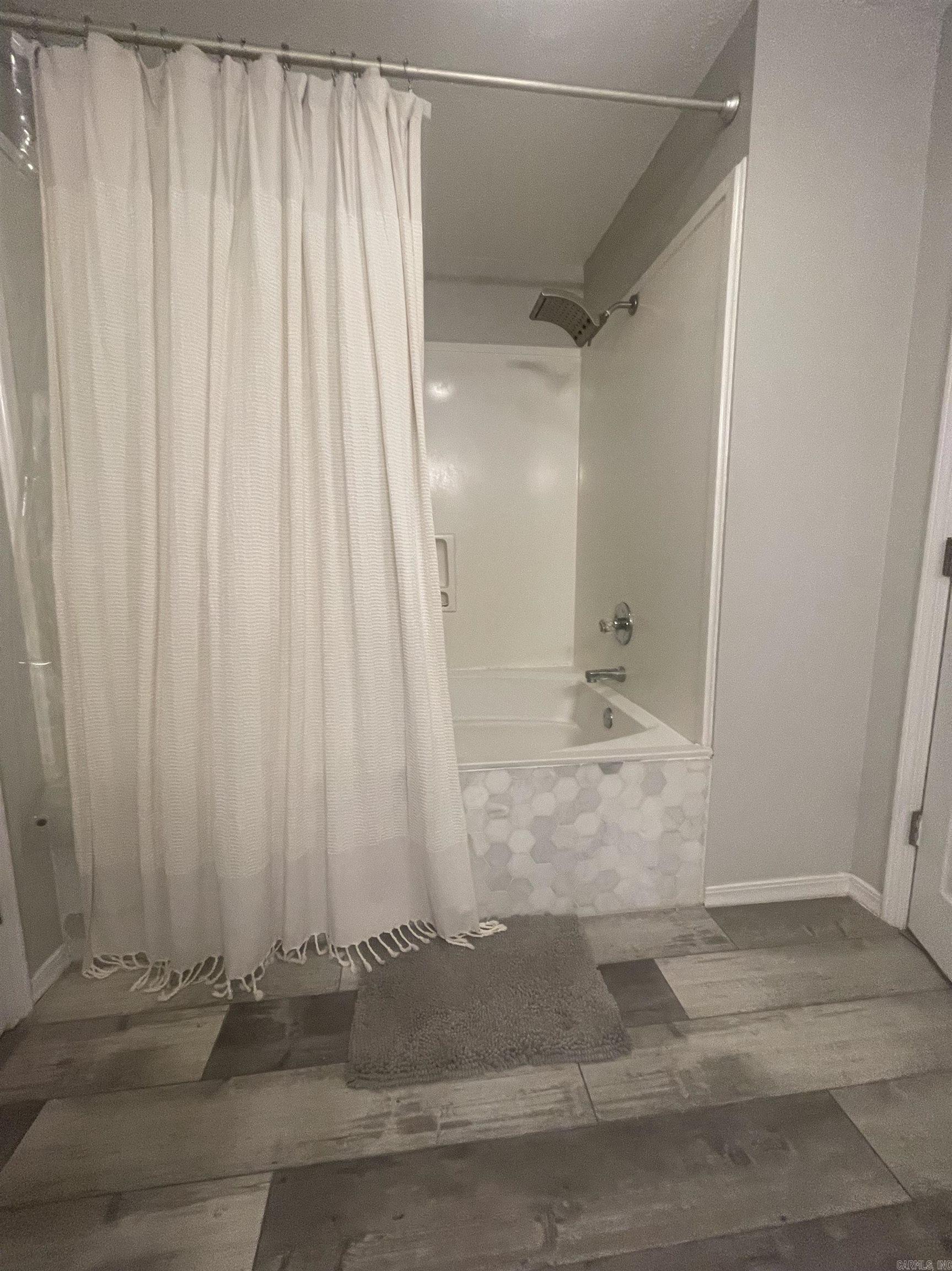 106 Red Oak  Searcy, AR