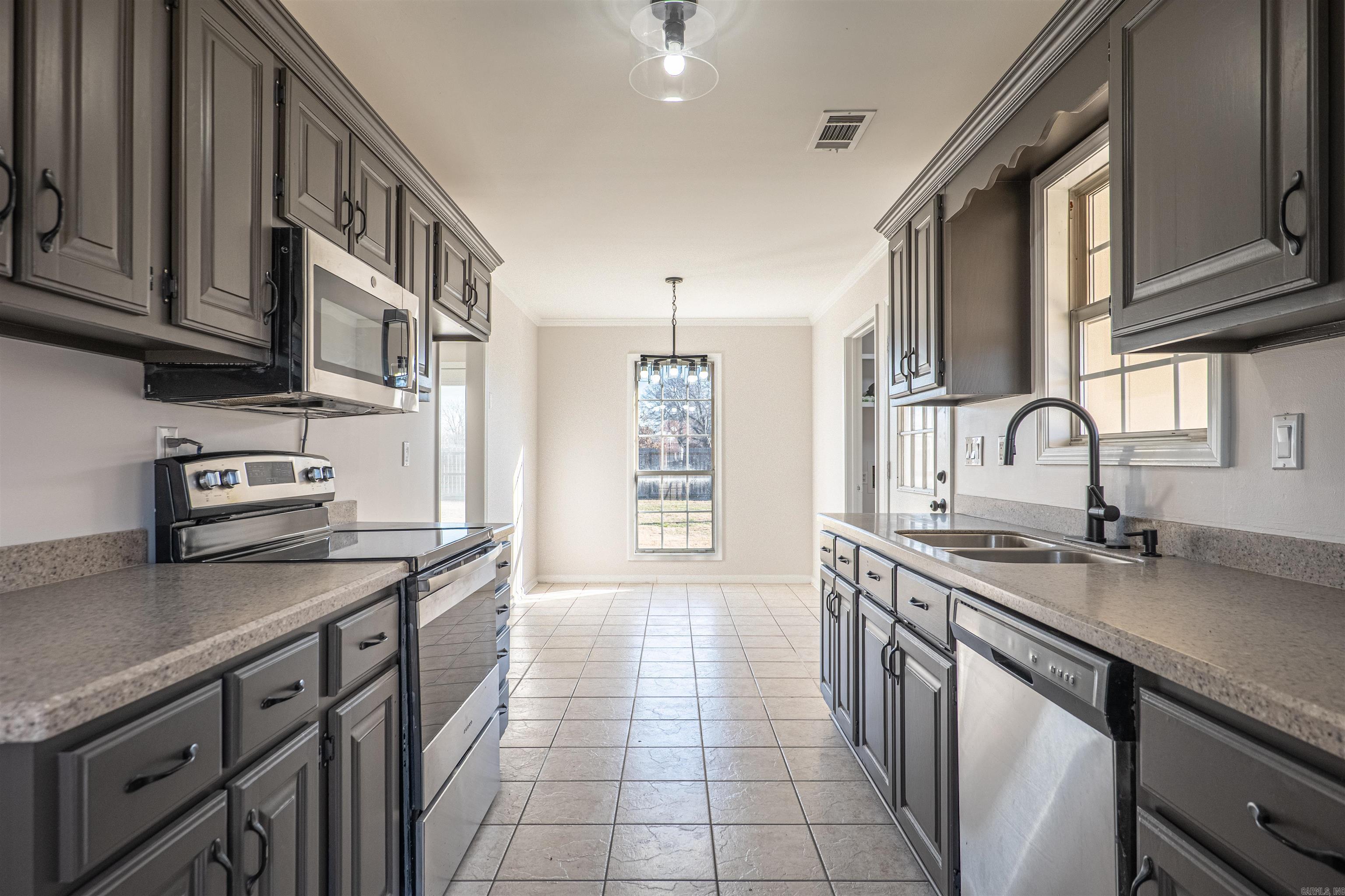 504 Honeysuckle  Trumann, AR