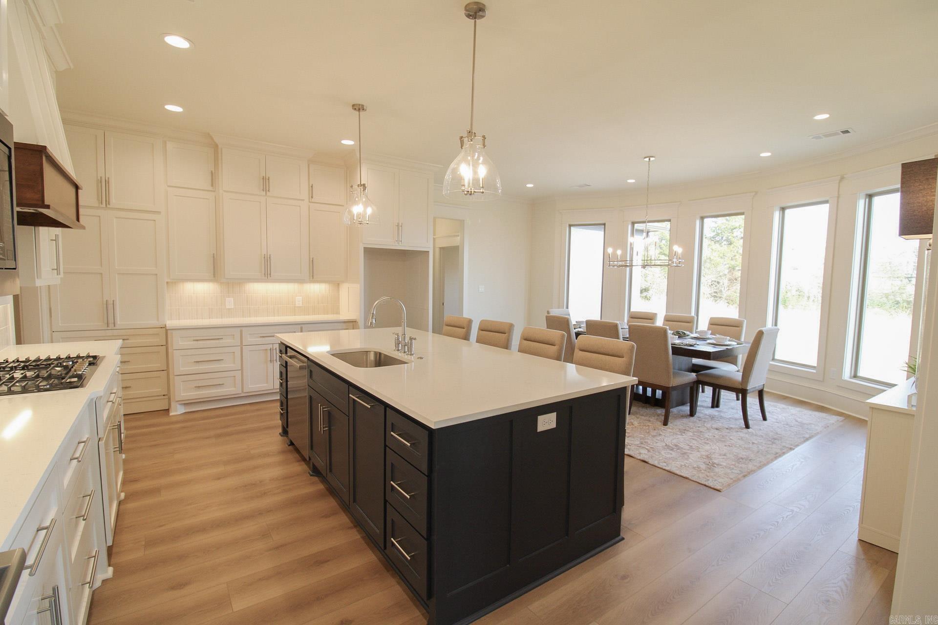 12 Highland  Greenbrier, AR