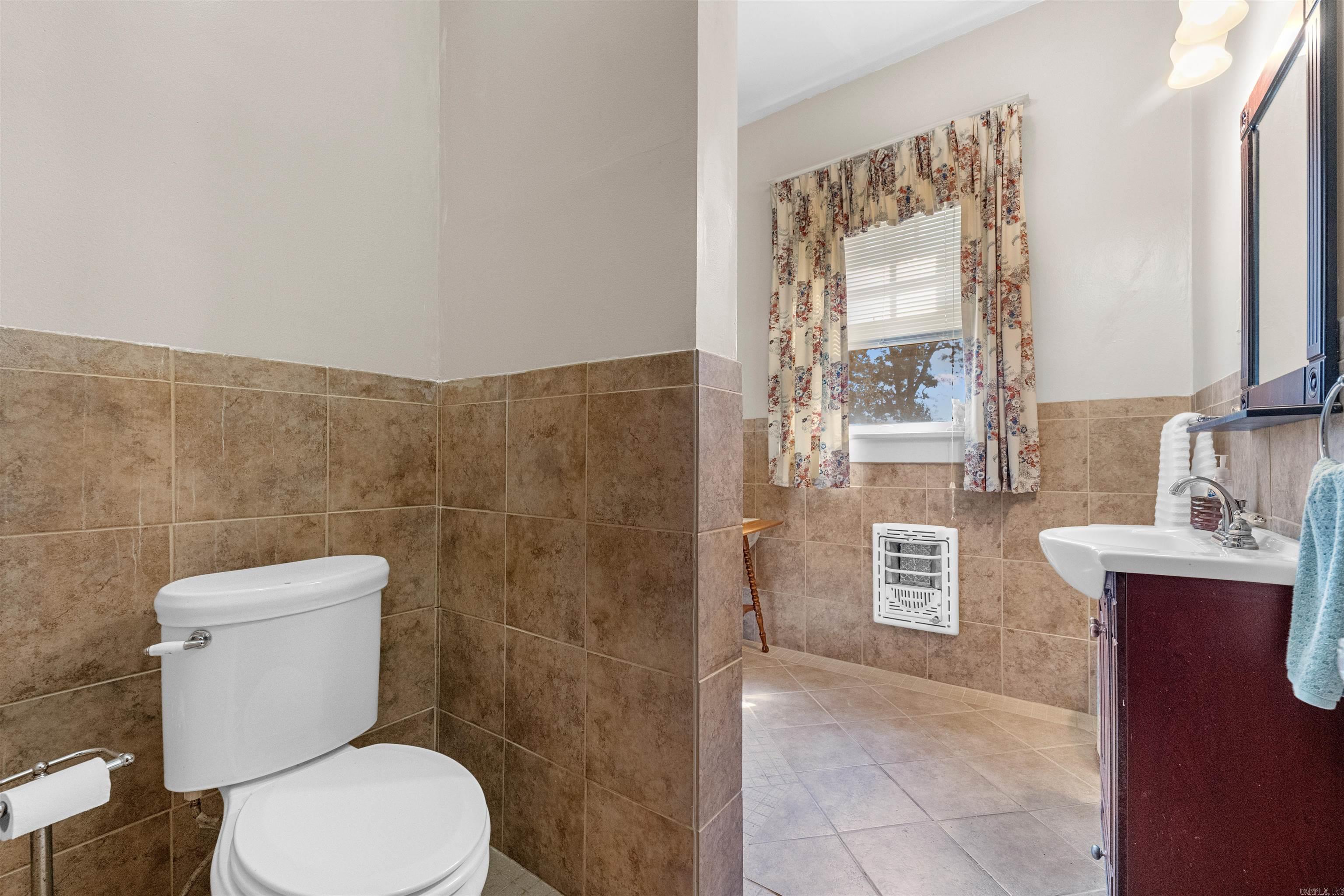 615 W Front  Lonoke, AR