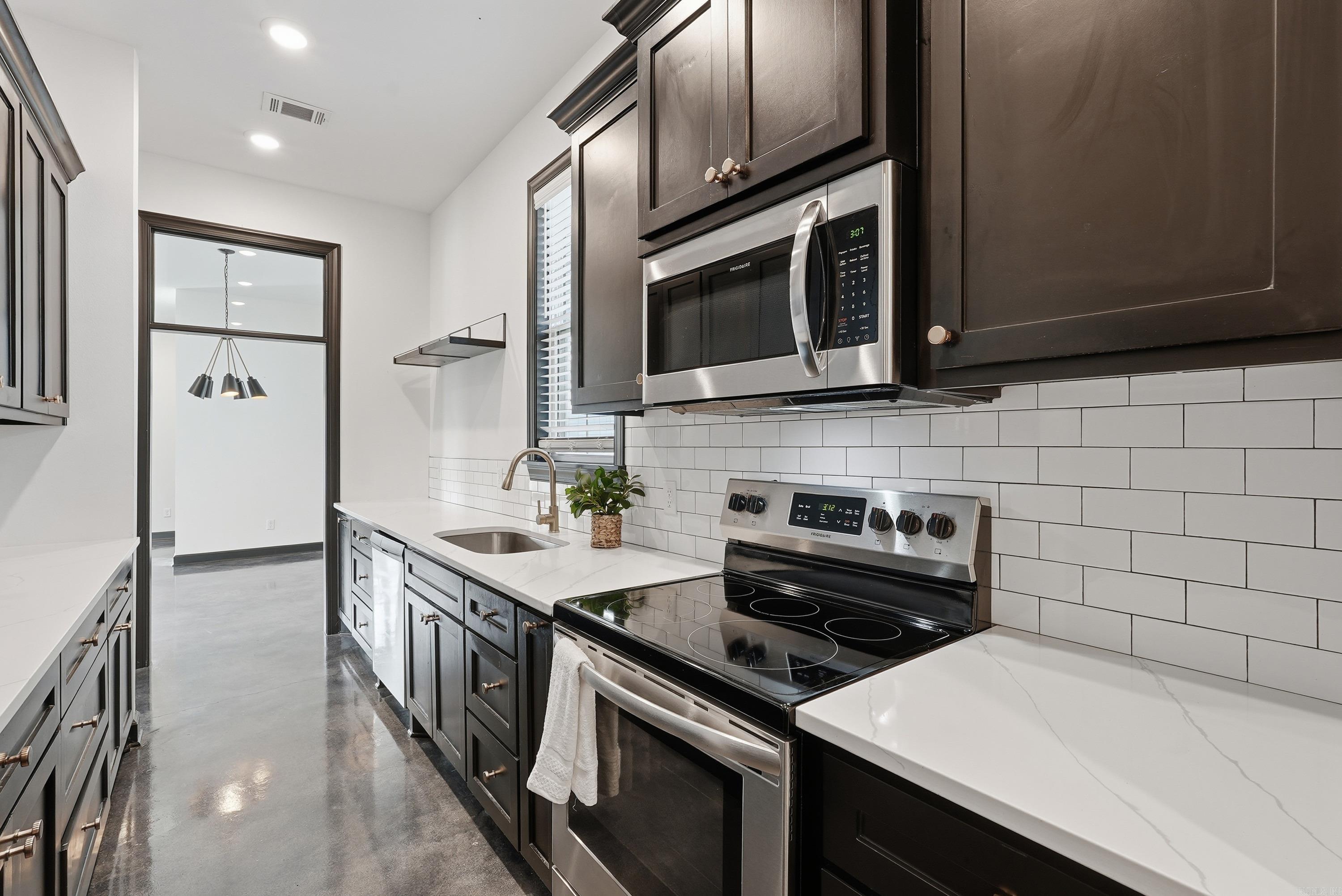 2121 COMMERCE  Little Rock, AR