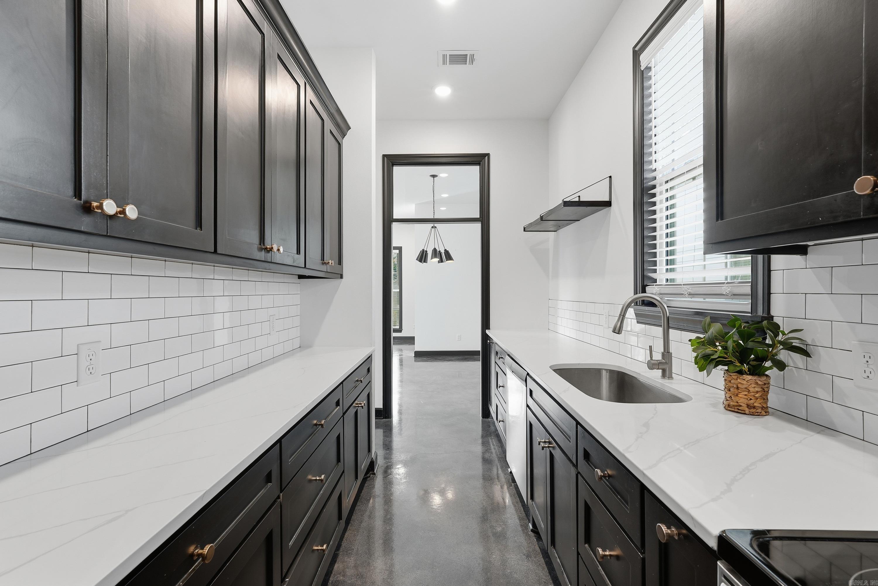 2121 COMMERCE  Little Rock, AR