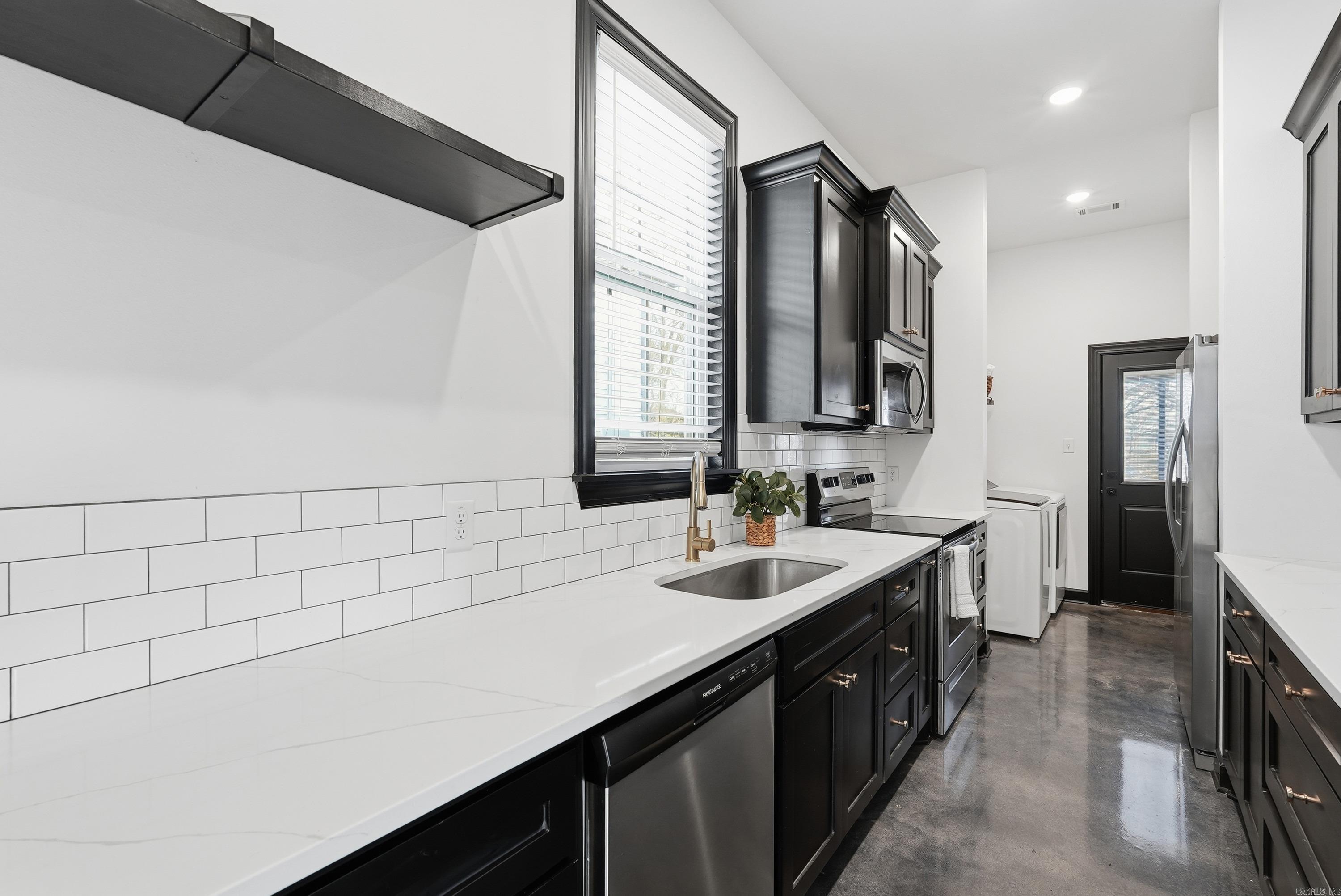 2121 COMMERCE  Little Rock, AR