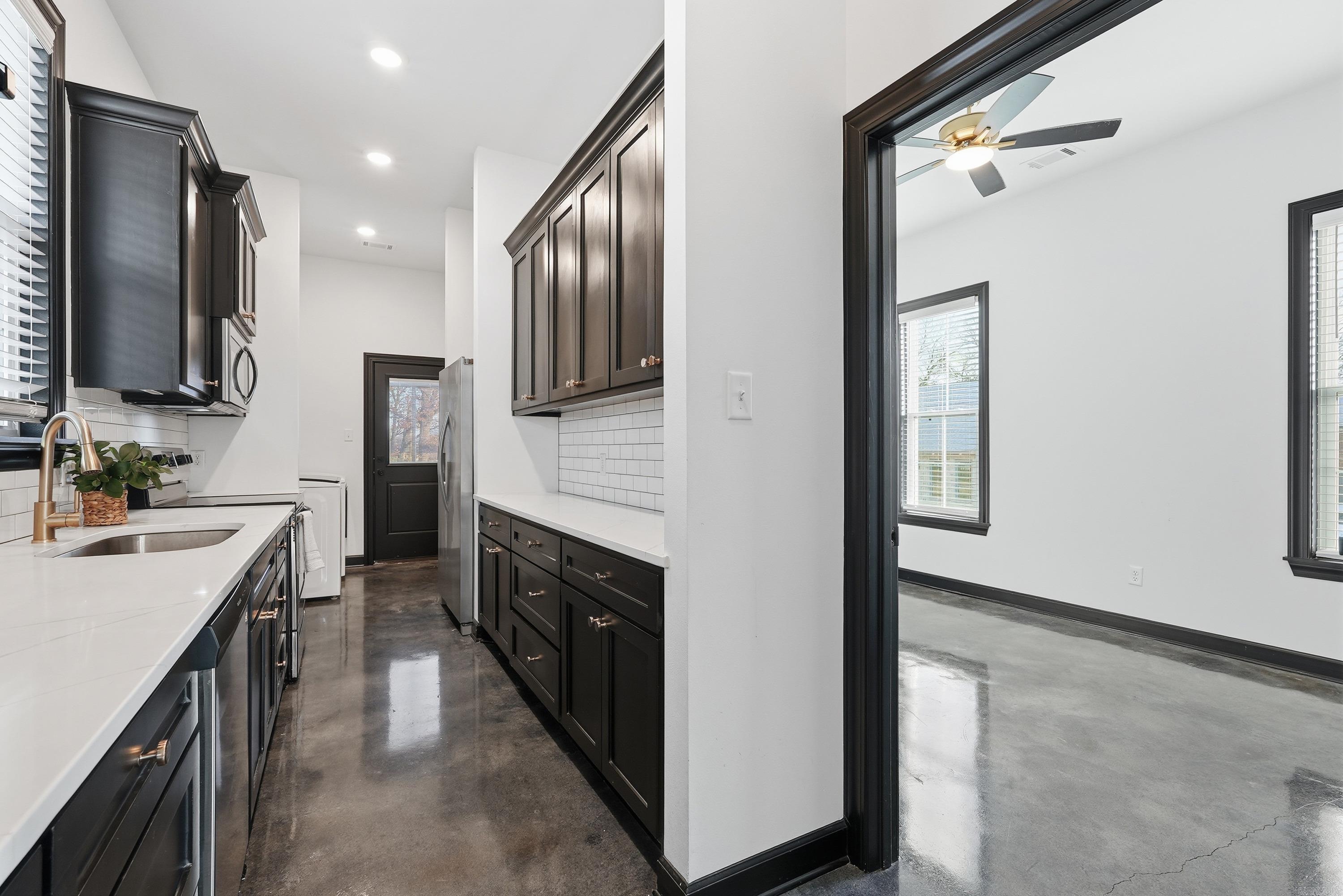 2121 COMMERCE  Little Rock, AR