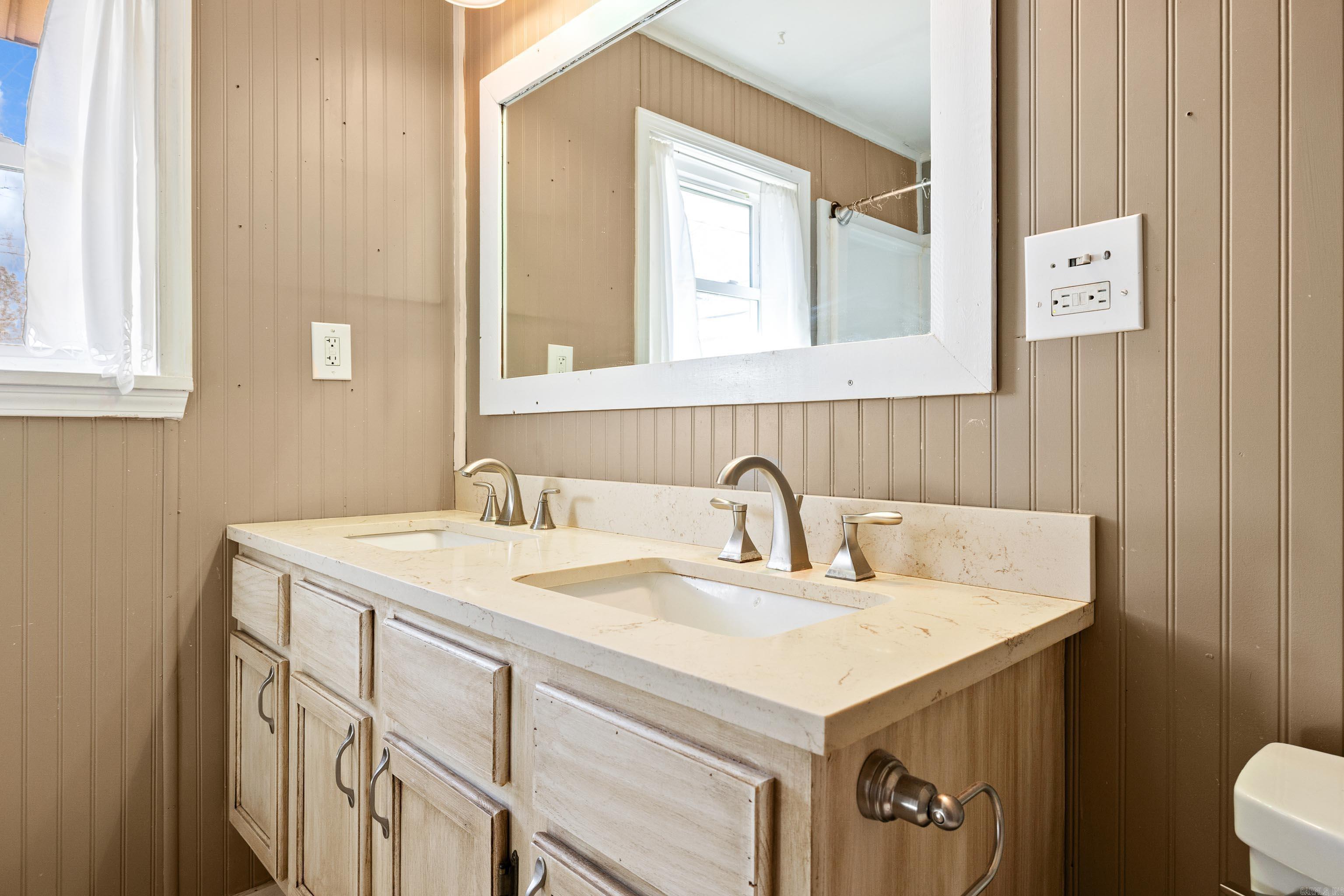 1213 N Shady Lane Bauxite, AR 72015