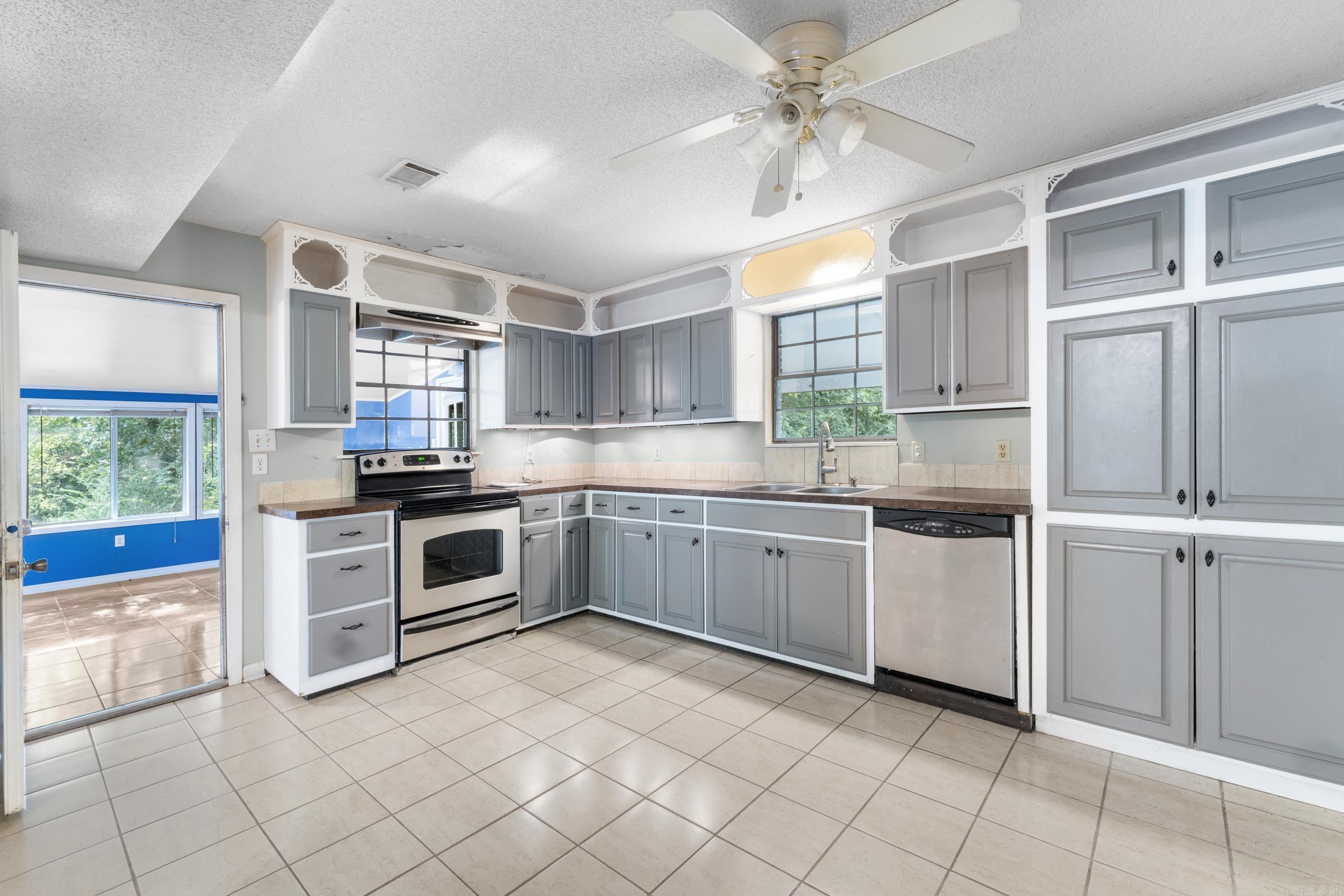 45 E Pleasant Valley  Greenbrier, AR