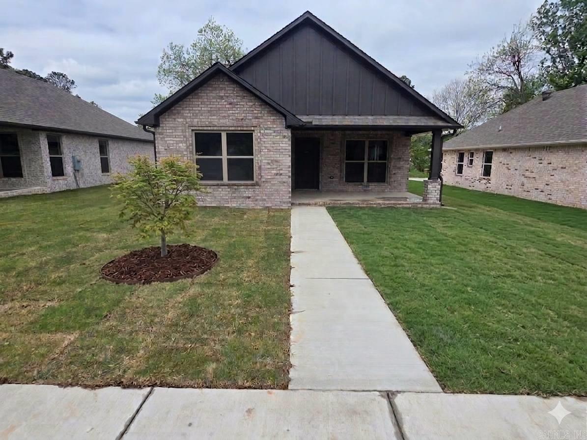 804 N 3RD Street Paragould, AR 72450