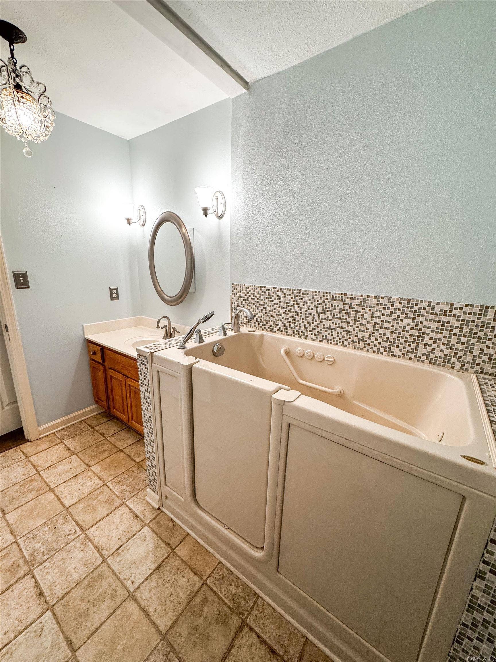 31 River Oaks Trace  Searcy, AR