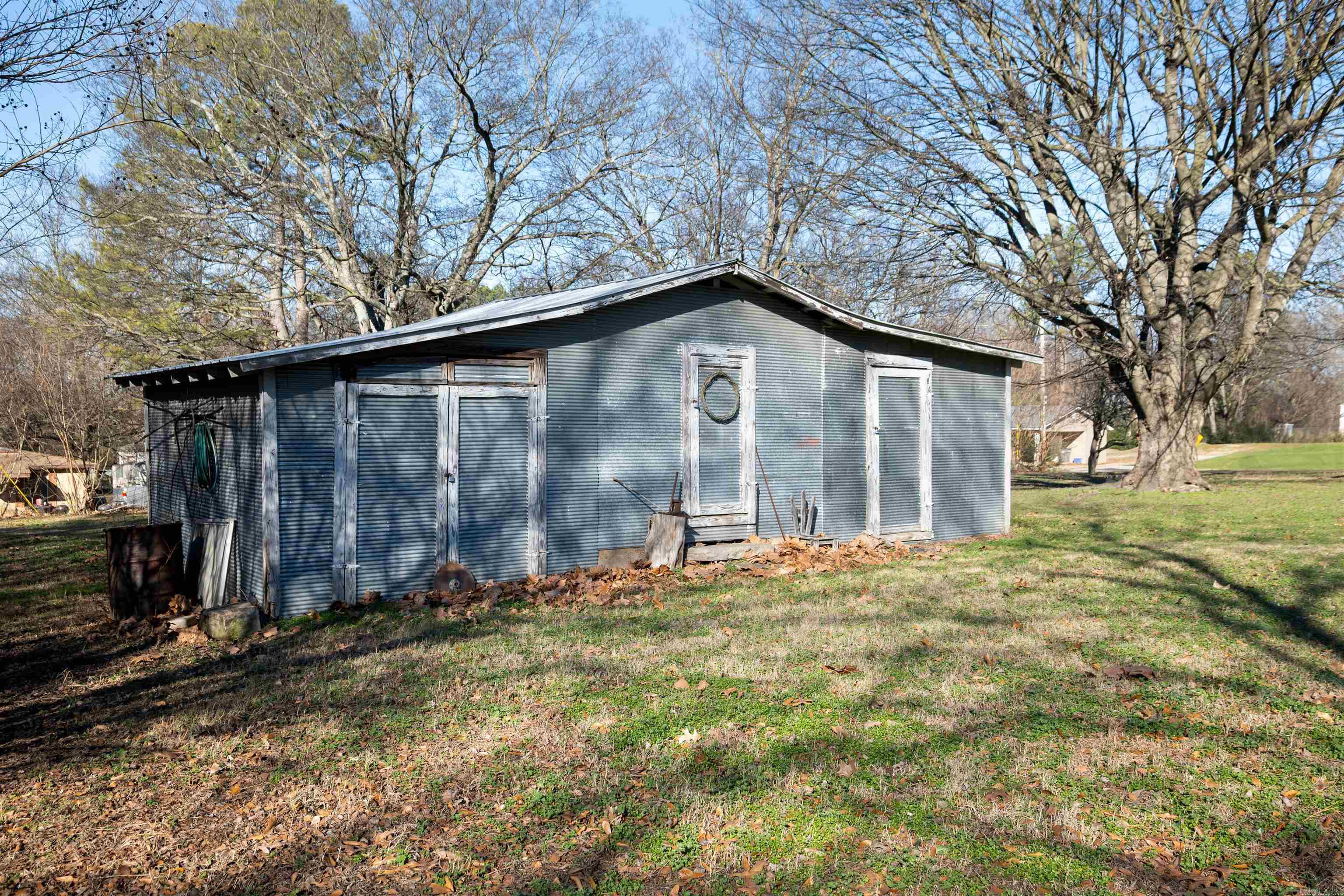 657 N Locust St  Newark, AR