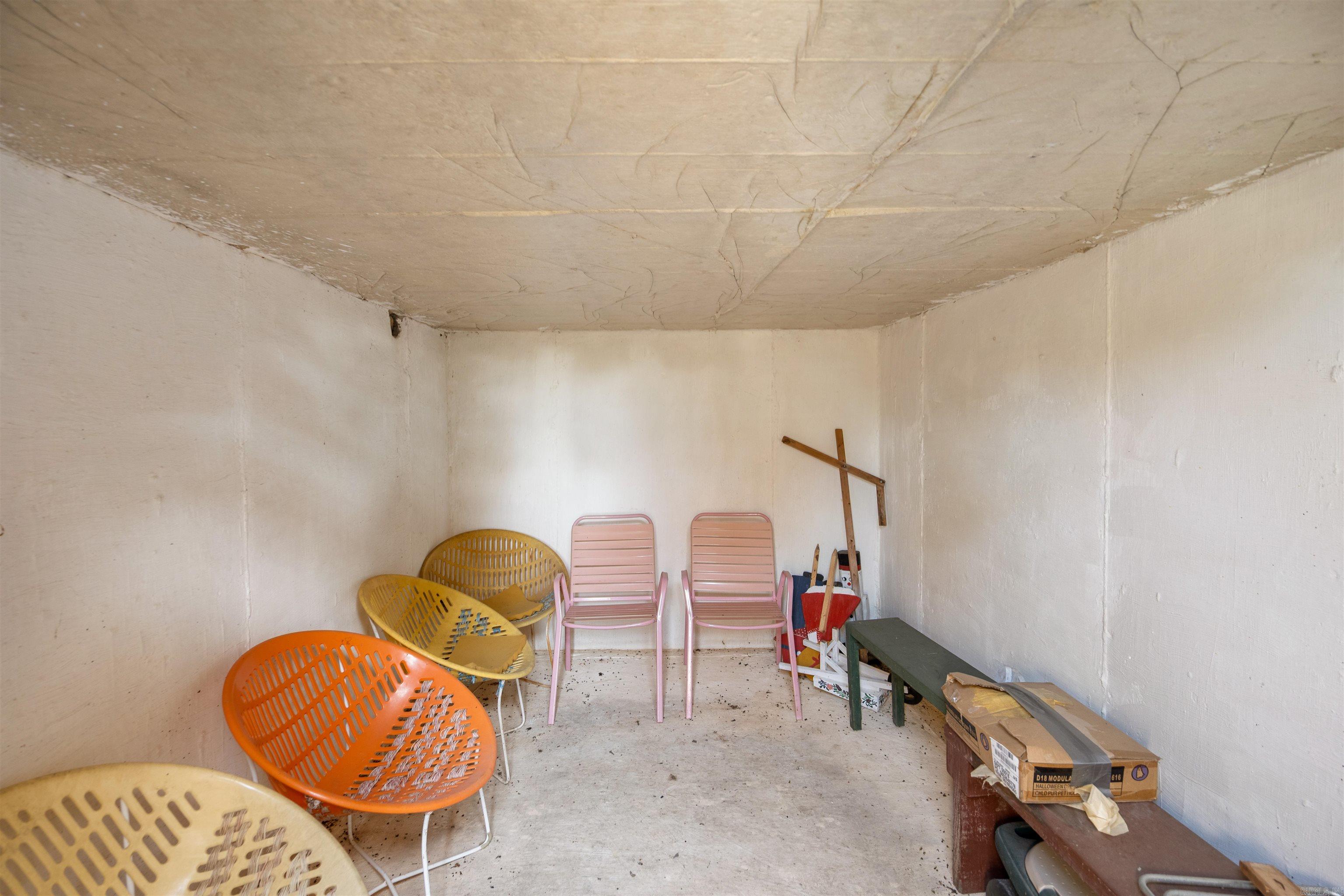 657 N Locust St  Newark, AR