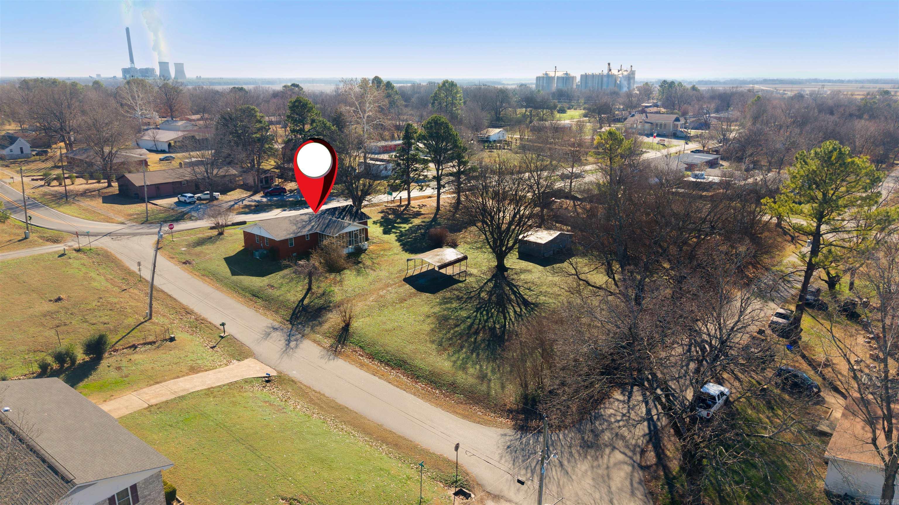 657 N Locust St  Newark, AR