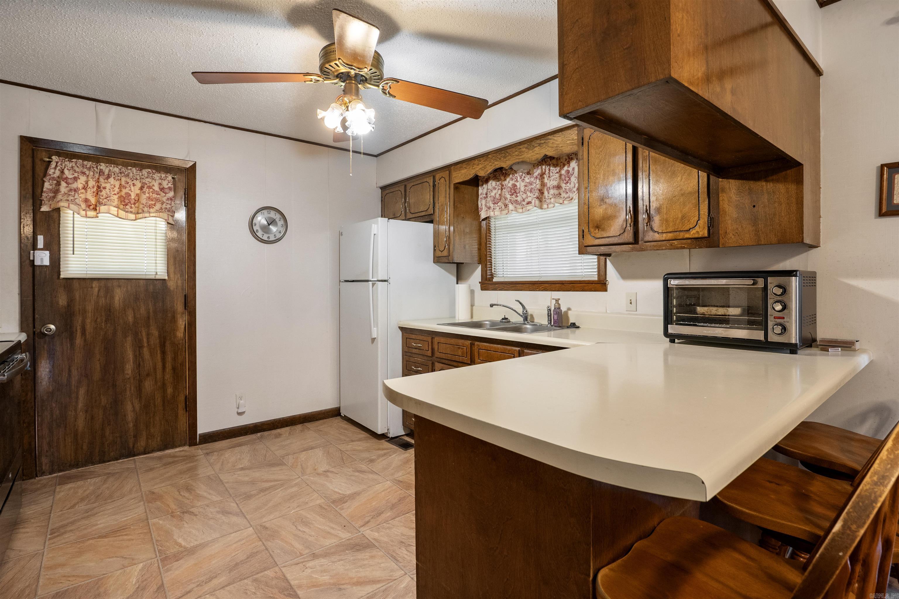 657 N Locust St  Newark, AR