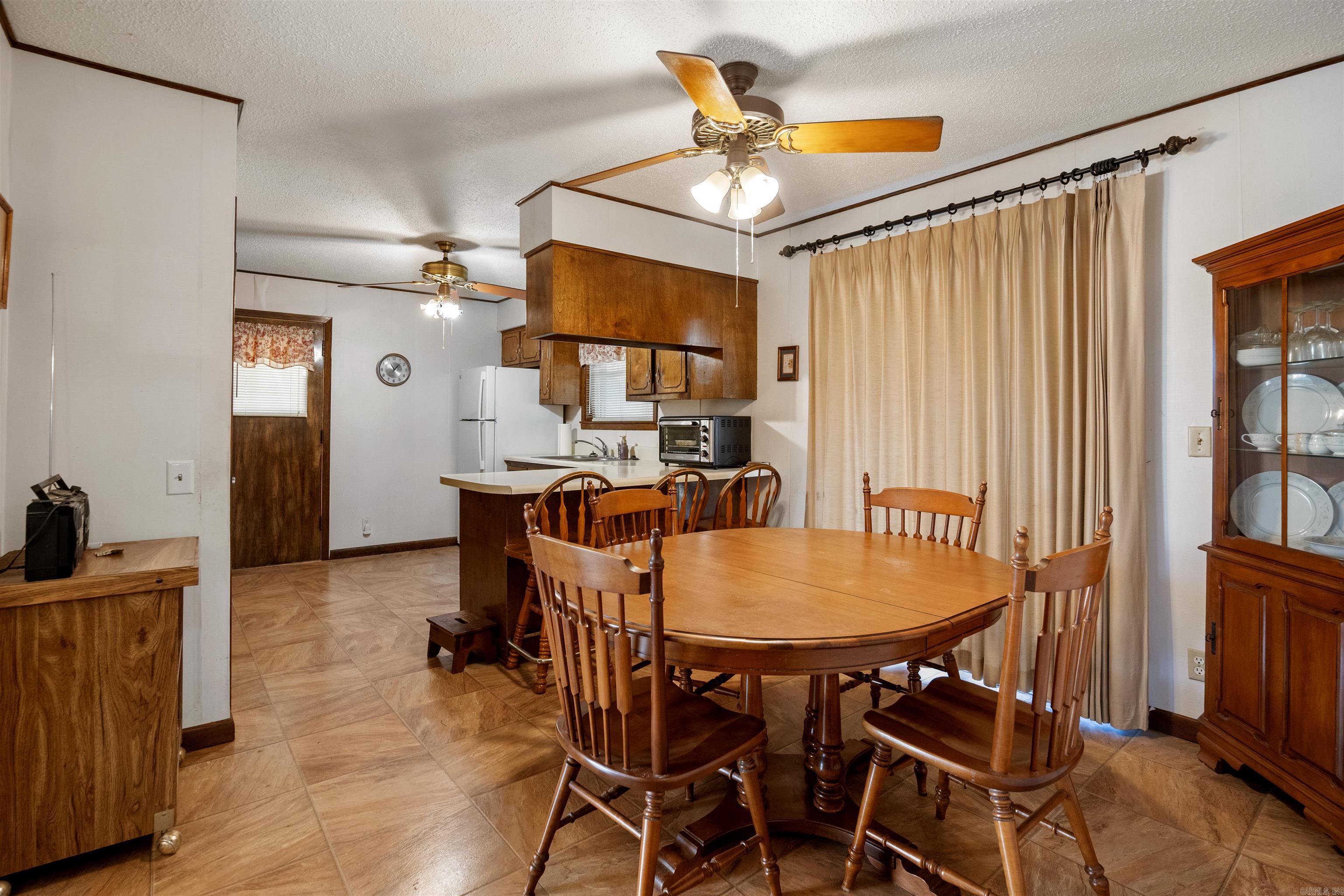 657 N Locust St  Newark, AR