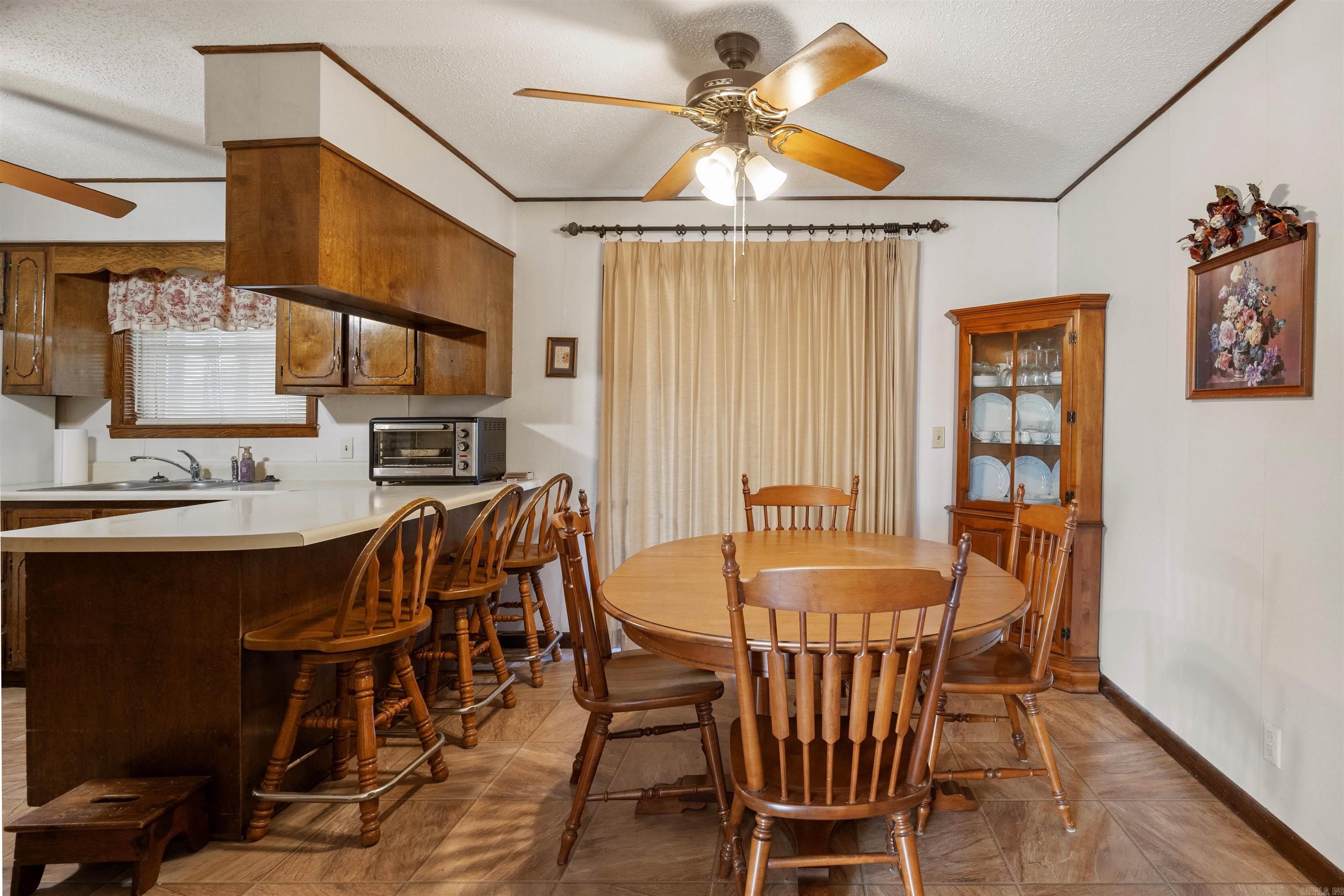 657 N Locust St  Newark, AR