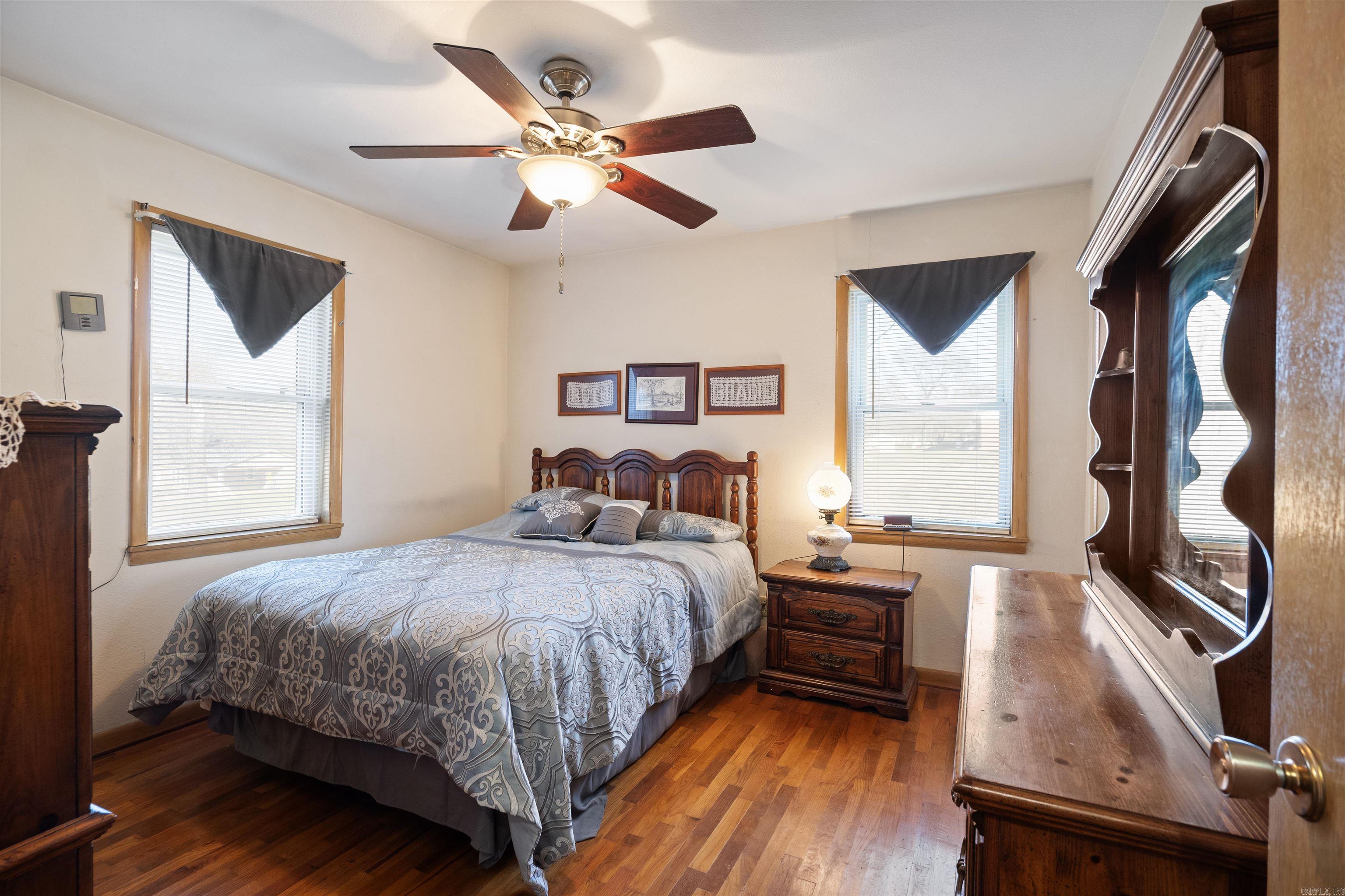 657 N Locust St  Newark, AR