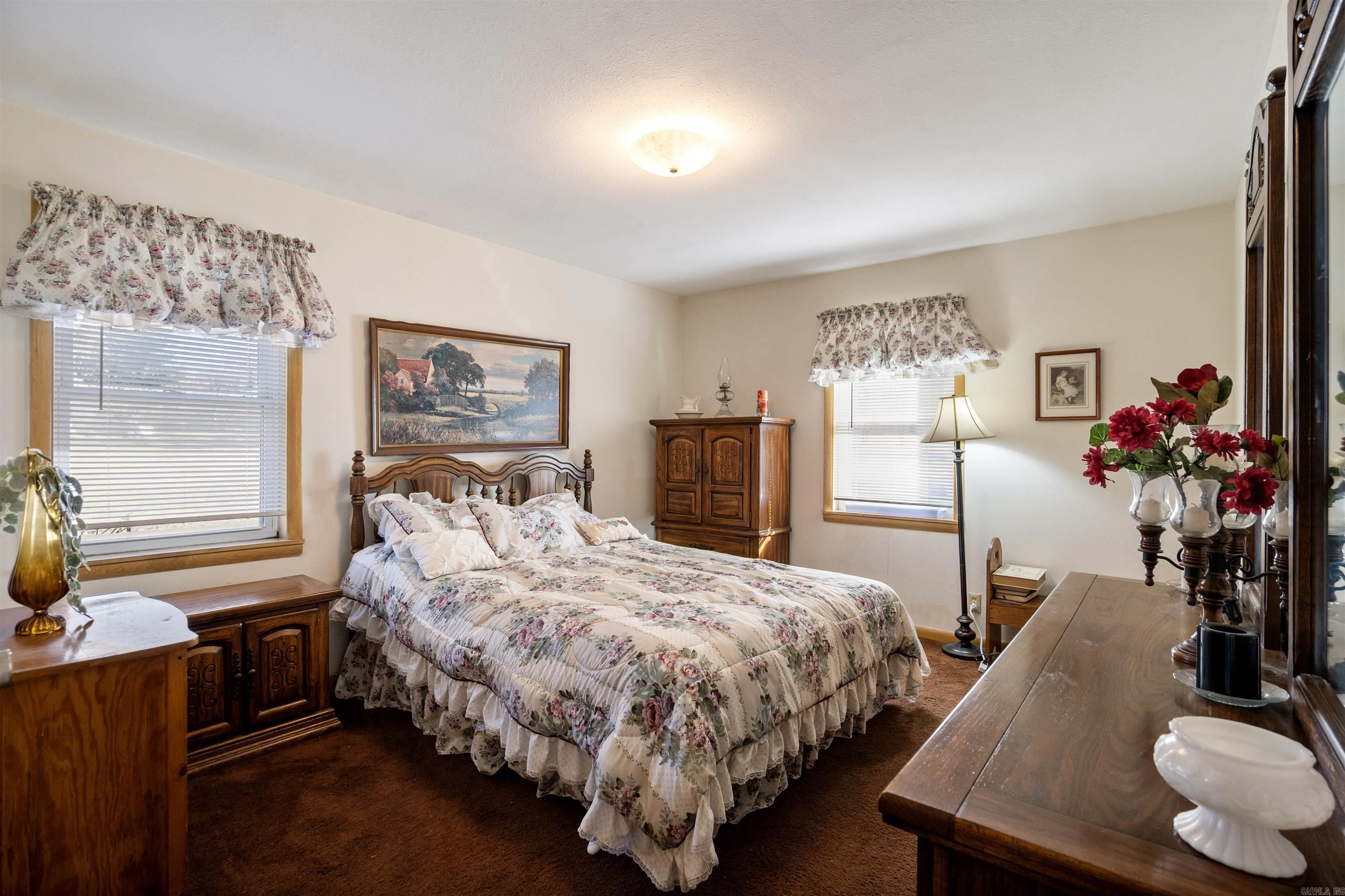 657 N Locust St  Newark, AR