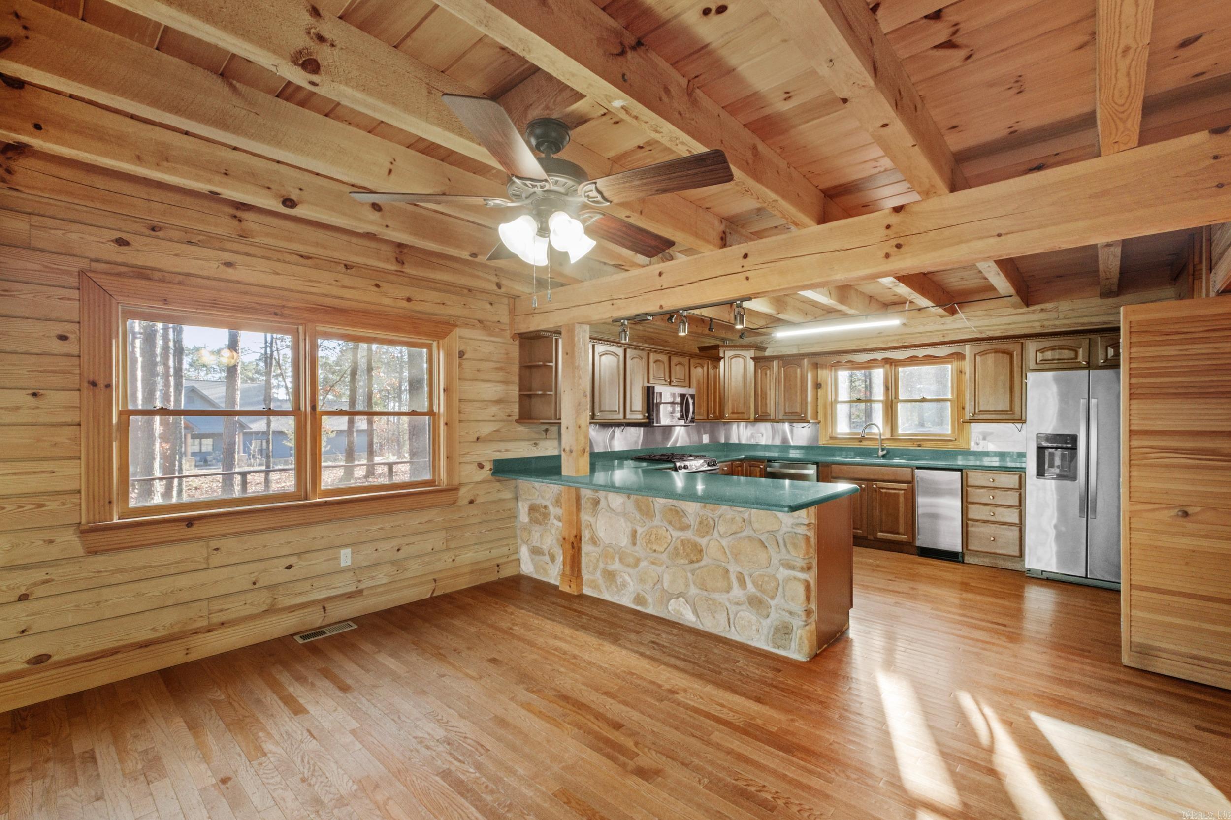 35 Sunshine Point Greers Ferry, AR 72067