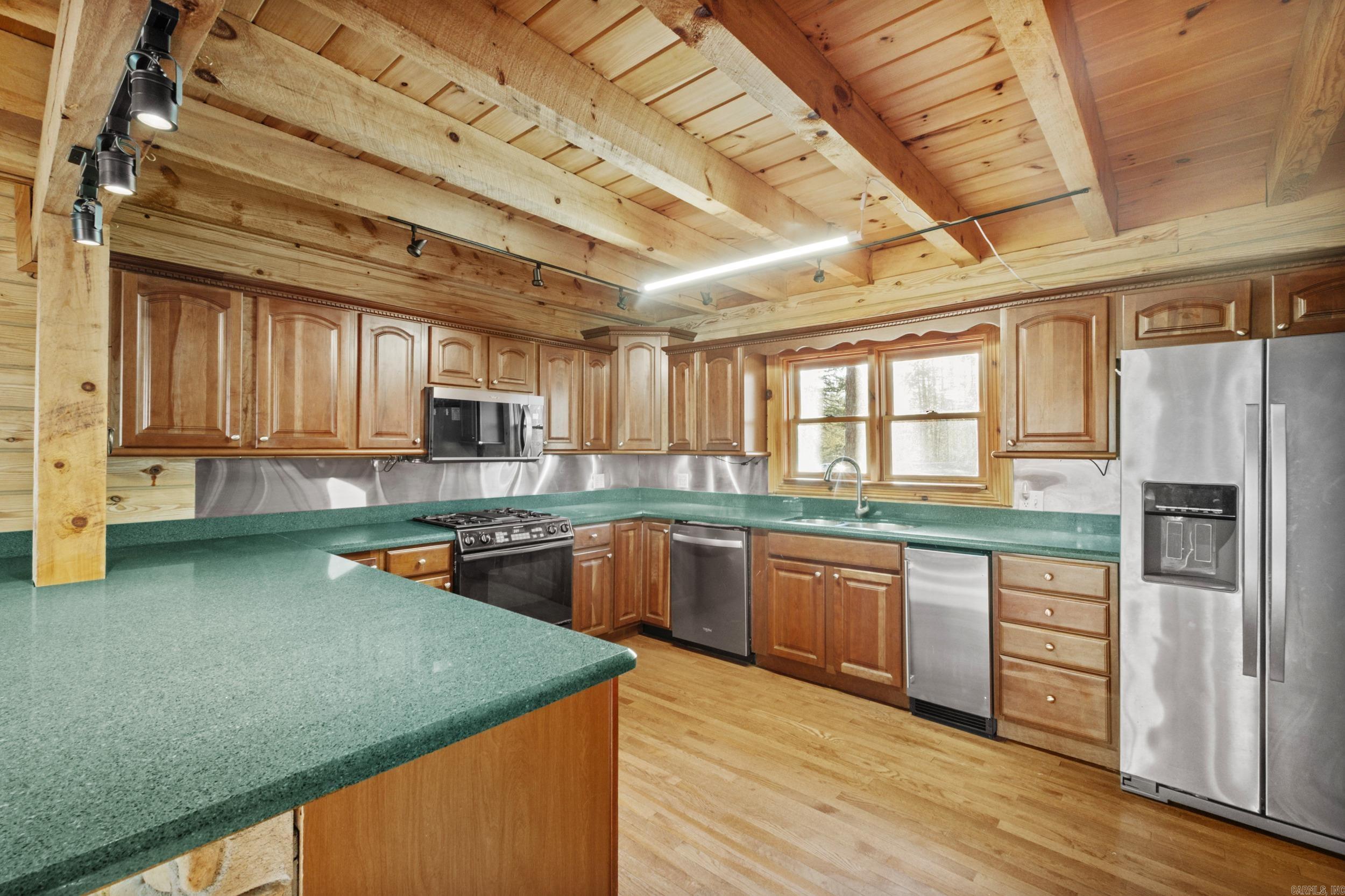 35 Sunshine Point Greers Ferry, AR 72067