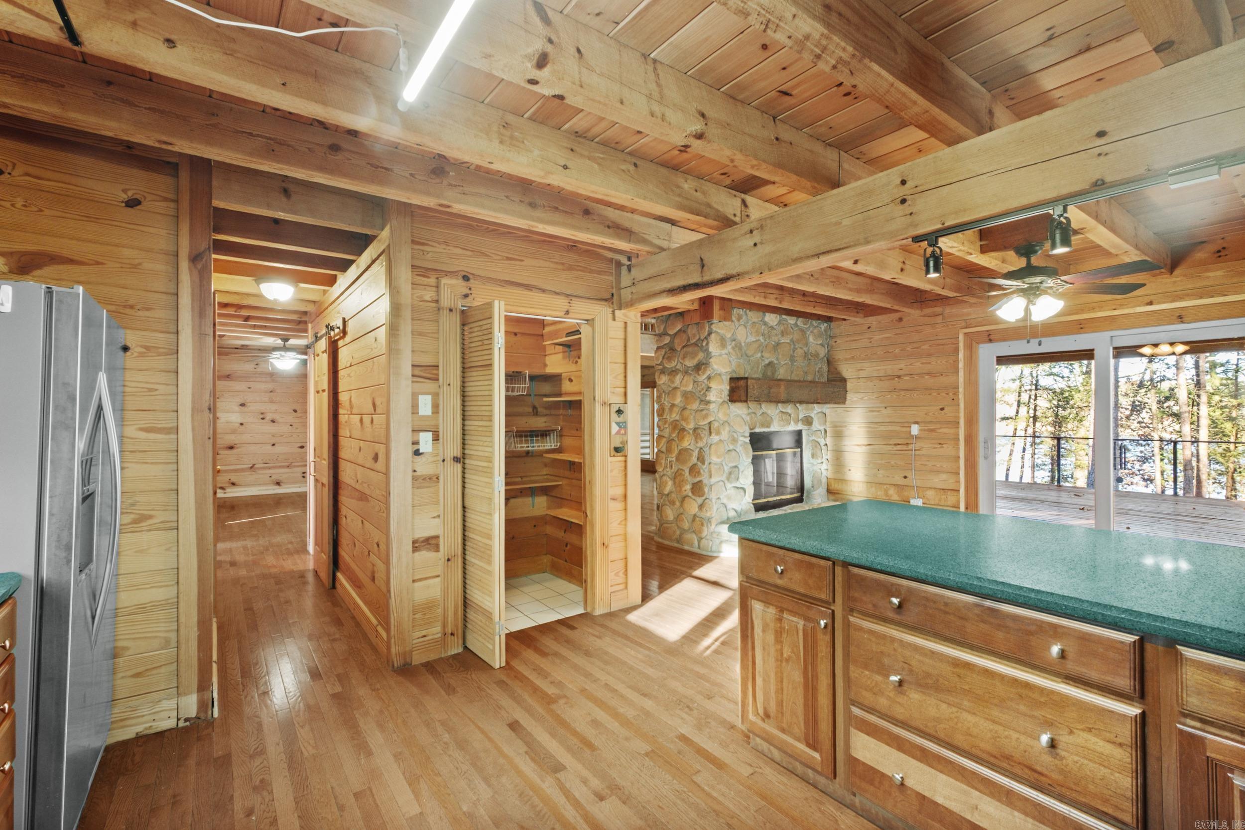 35 Sunshine Point Greers Ferry, AR 72067