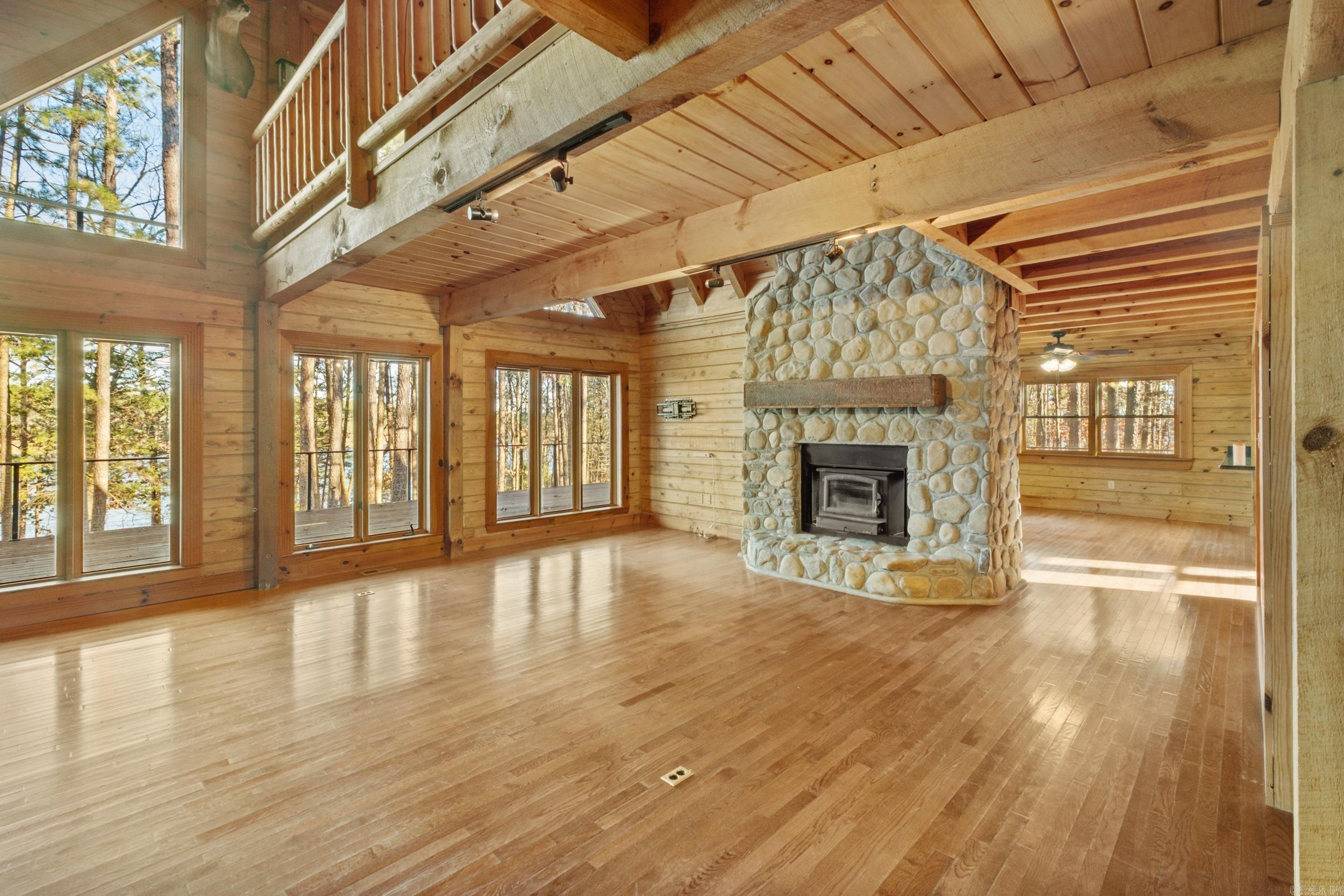 35 Sunshine Point Greers Ferry, AR 72067