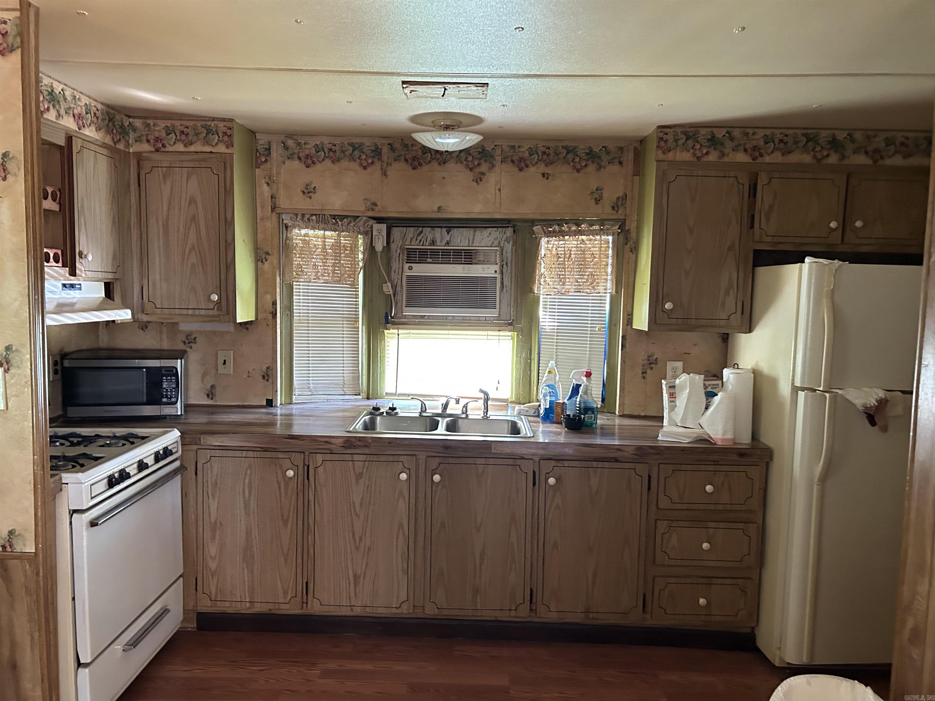 175 Achy Breaky  Greers Ferry, AR