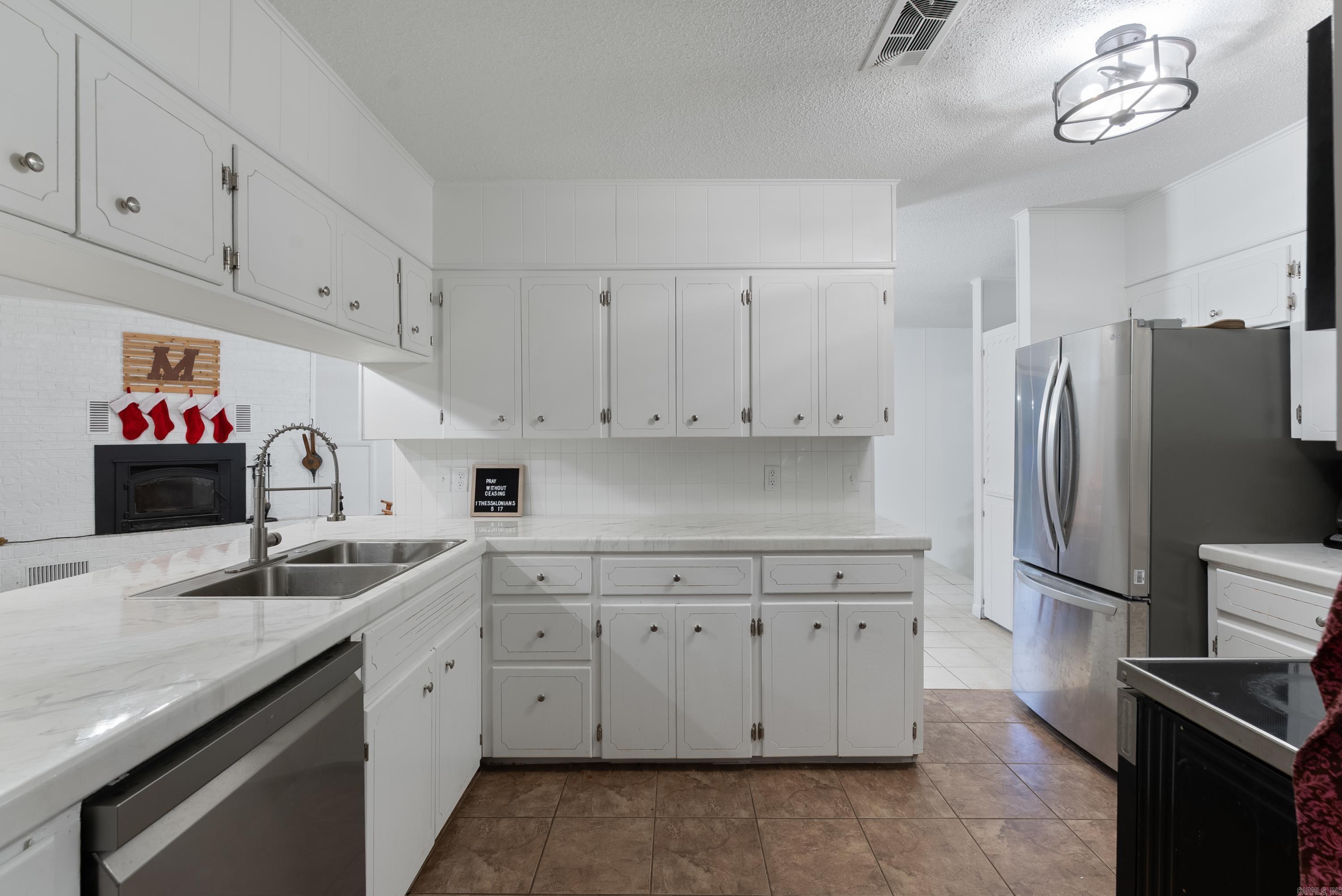 341 Douglas  Clinton, AR