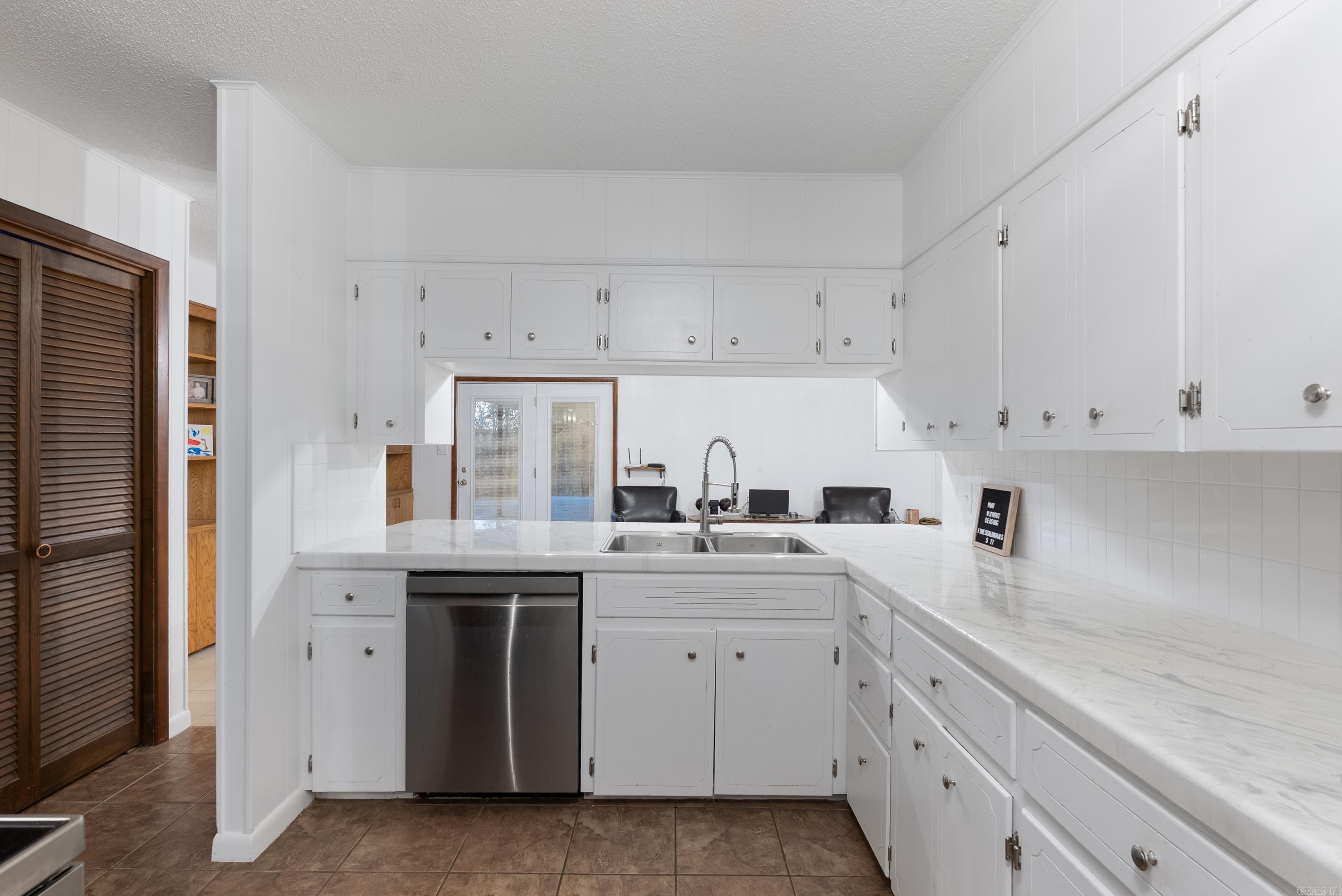 341 Douglas  Clinton, AR