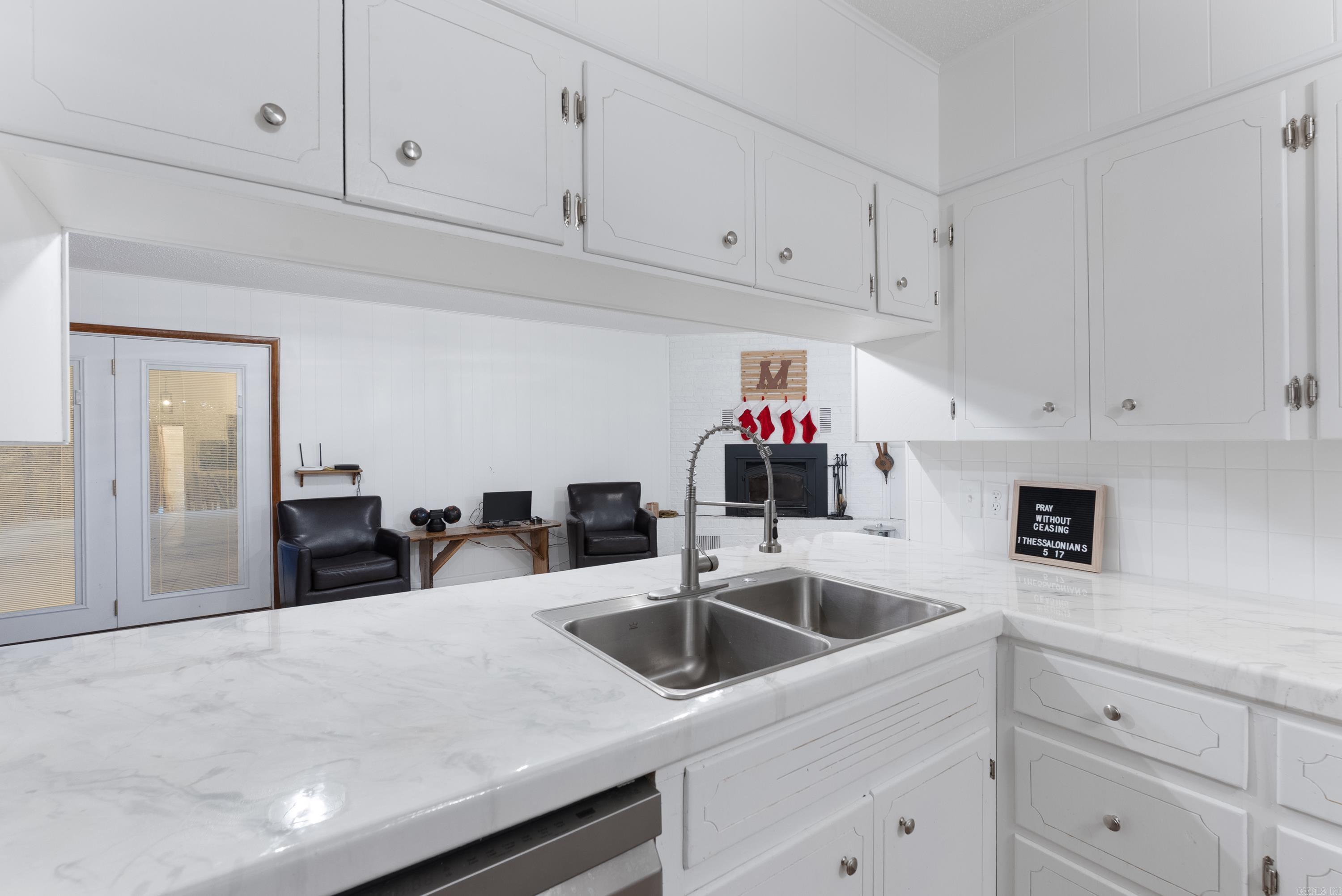 341 Douglas  Clinton, AR