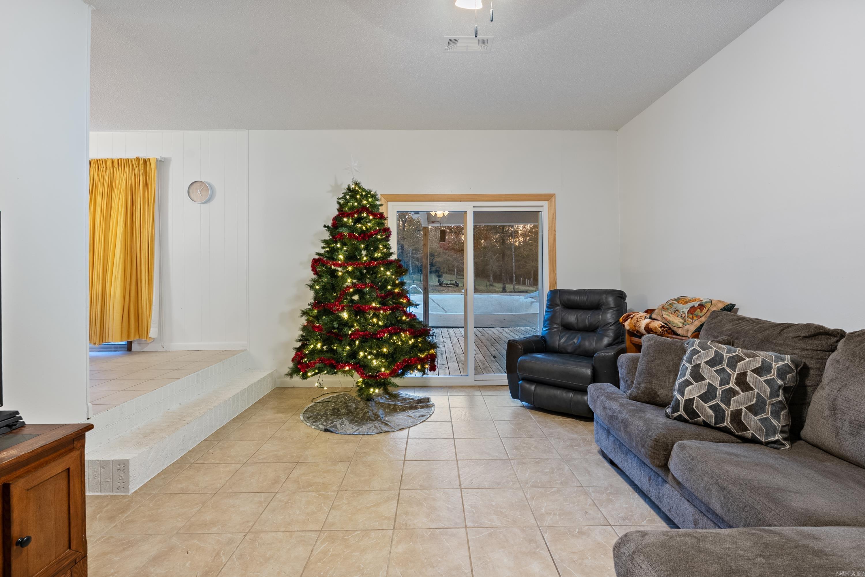 341 Douglas  Clinton, AR