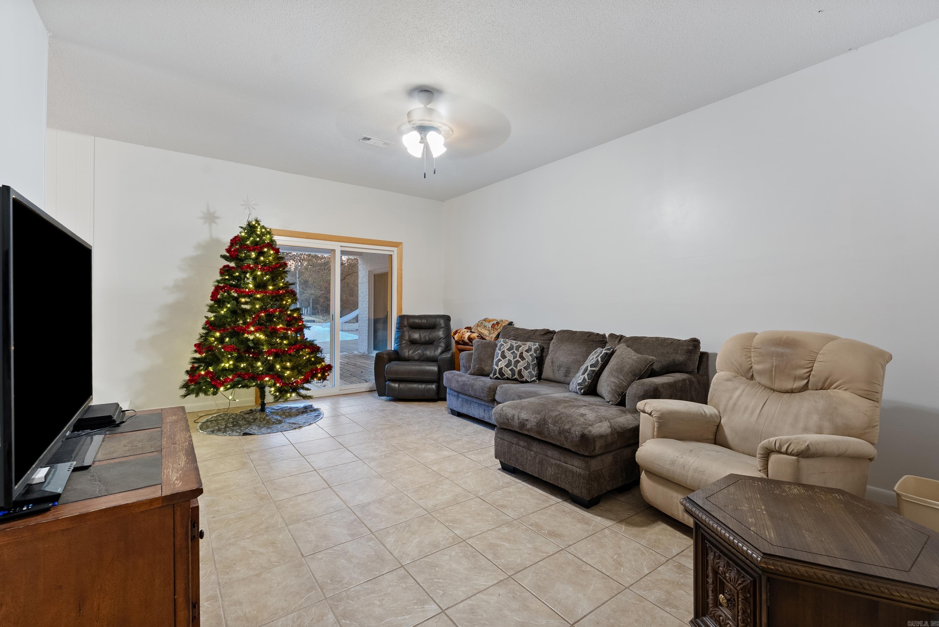 341 Douglas  Clinton, AR