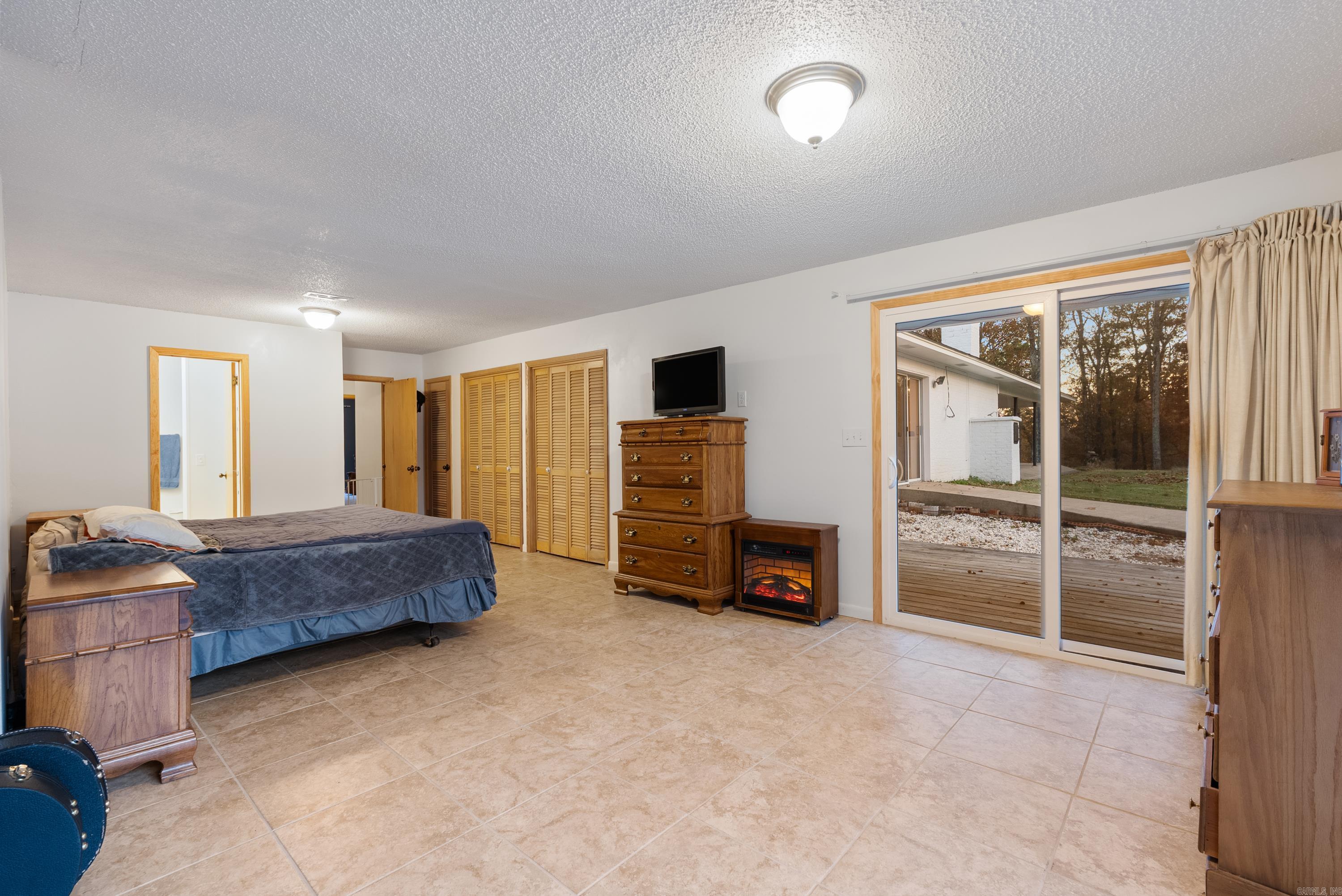 341 Douglas  Clinton, AR