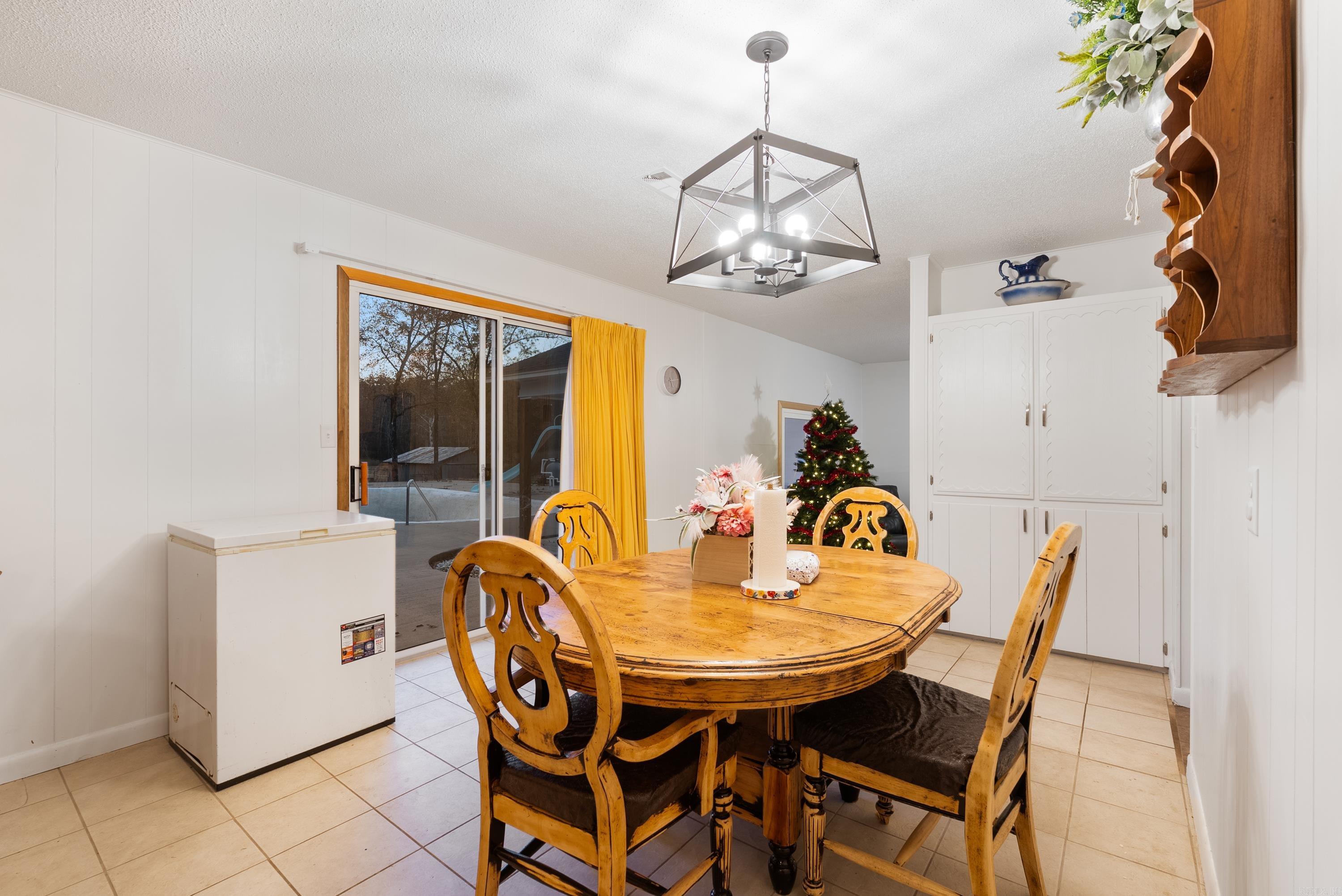 341 Douglas  Clinton, AR