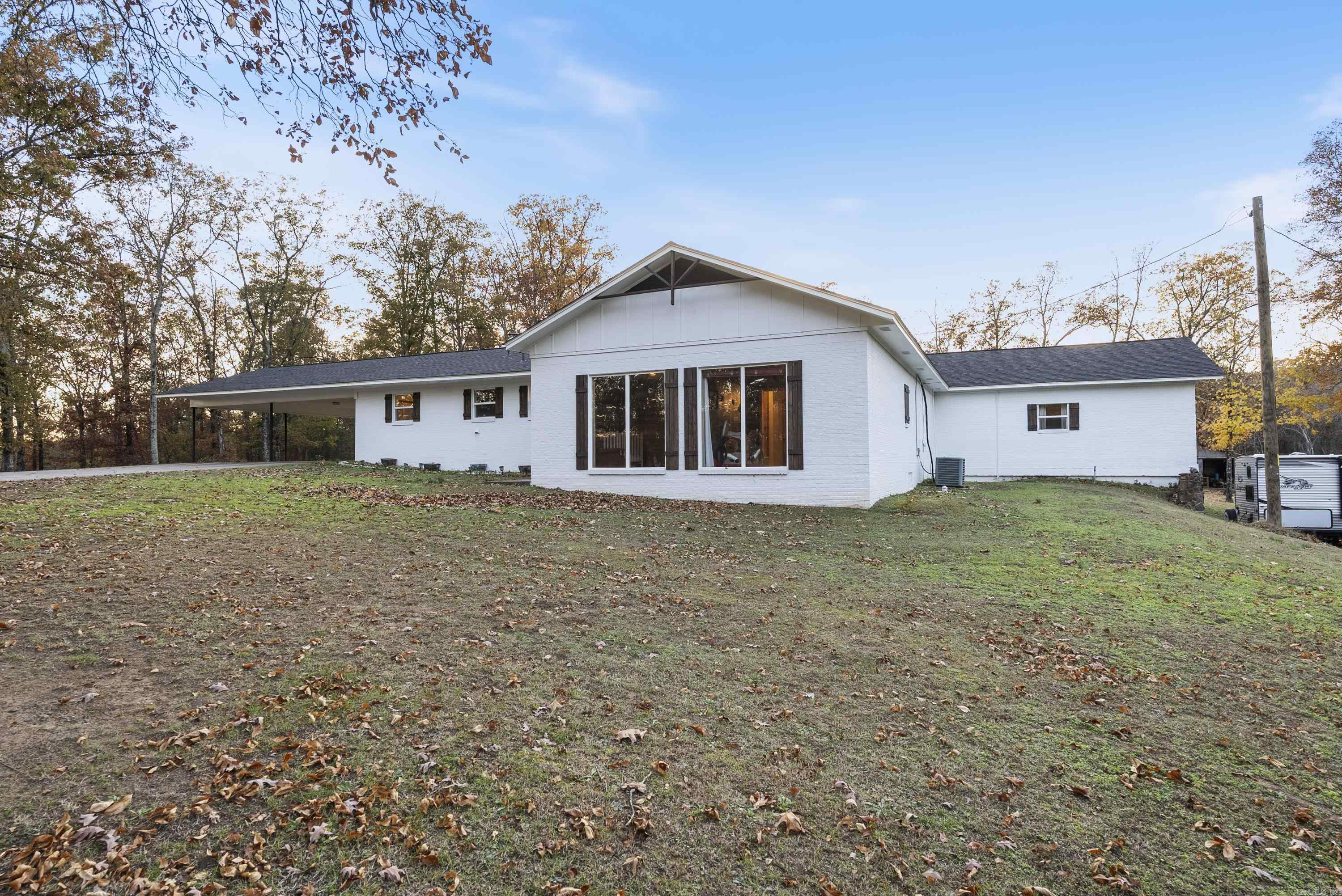 341 Douglas  Clinton, AR