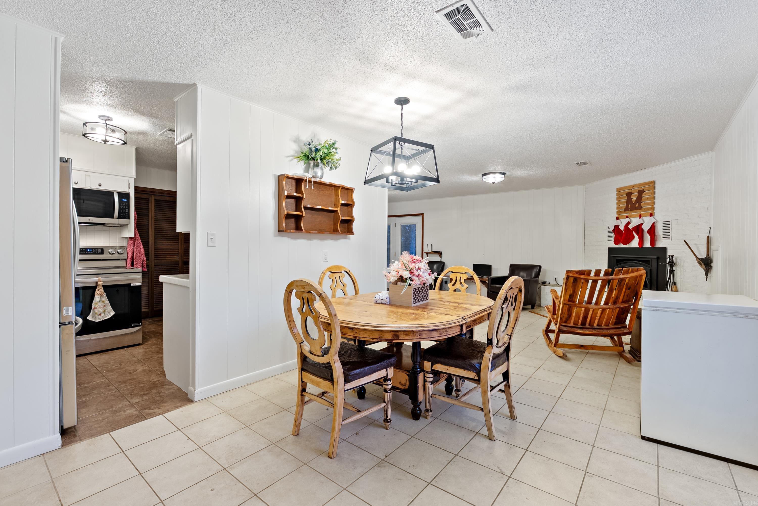 341 Douglas  Clinton, AR