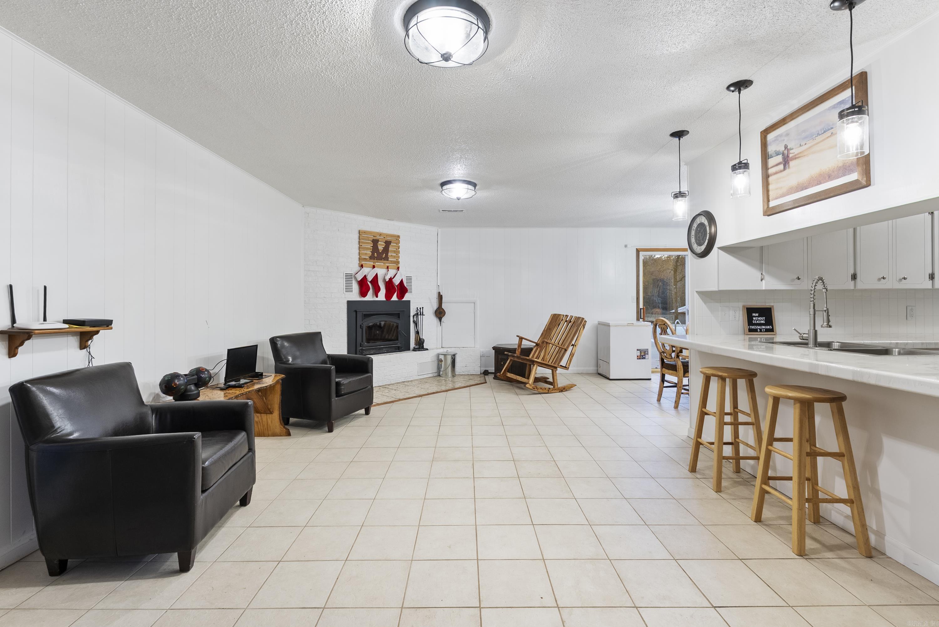 341 Douglas  Clinton, AR